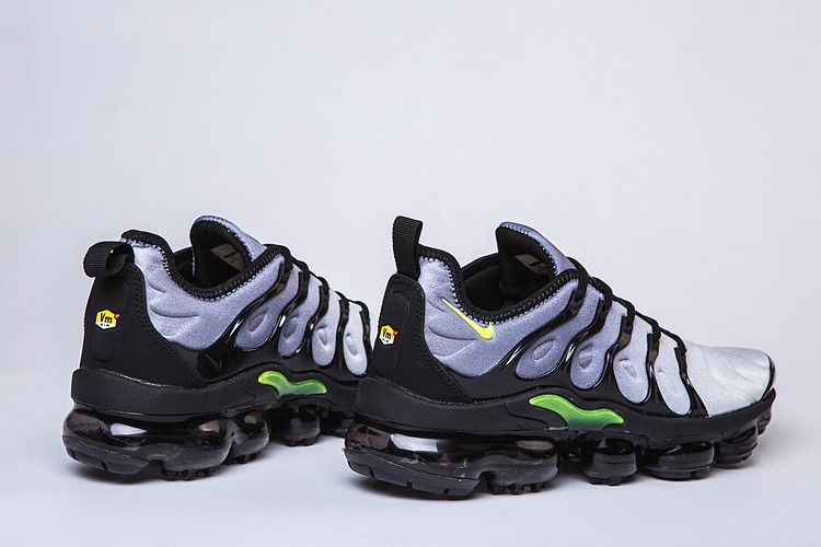 Gradual Silver Grey Nike Air Max Plus TN Mens Air Running Shoes US10🪩
