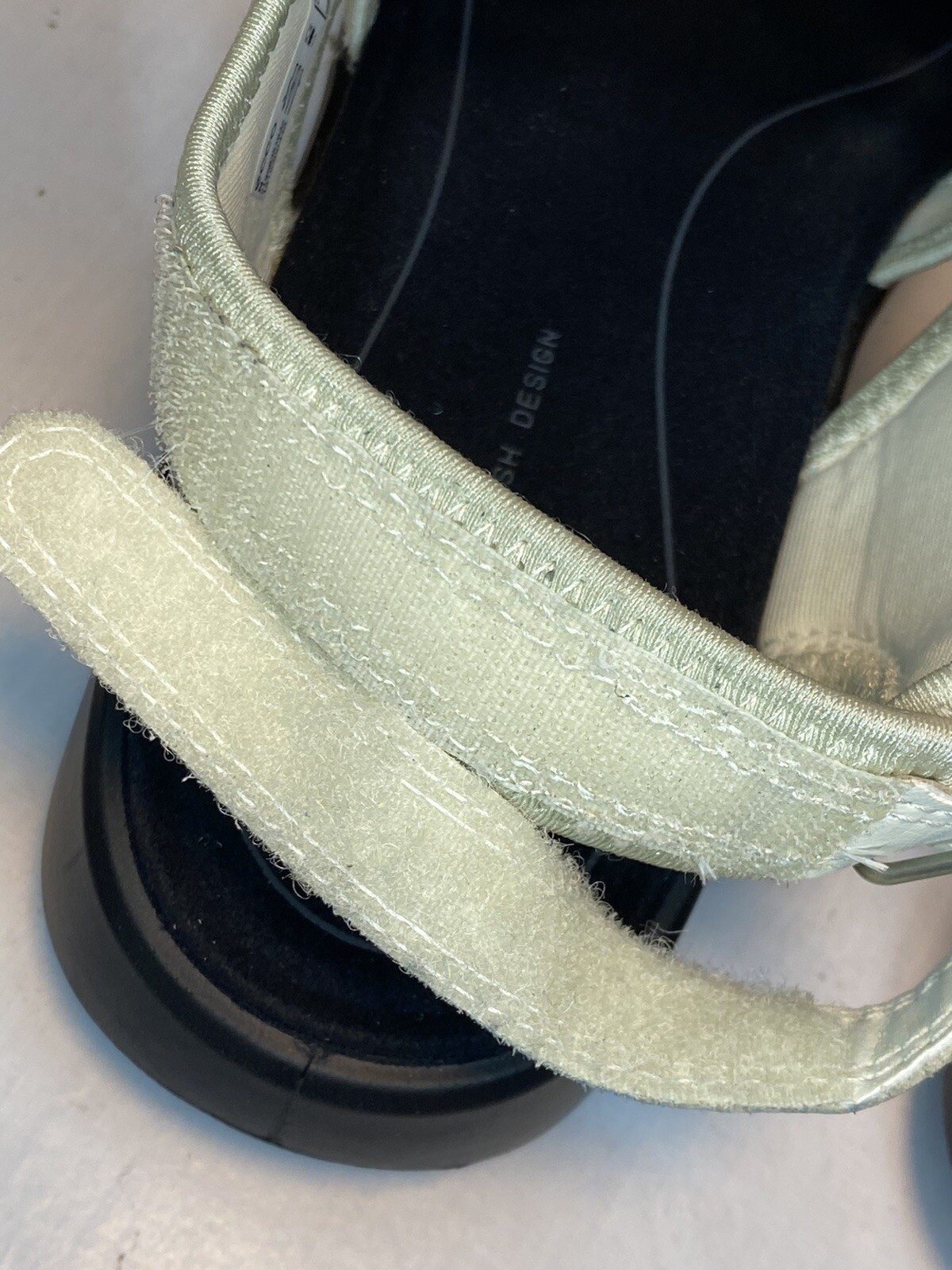 ECCO SOFT 5 Women’s Sandals Size 7 US /38 Cream Floral Toggle Laces Strap Back