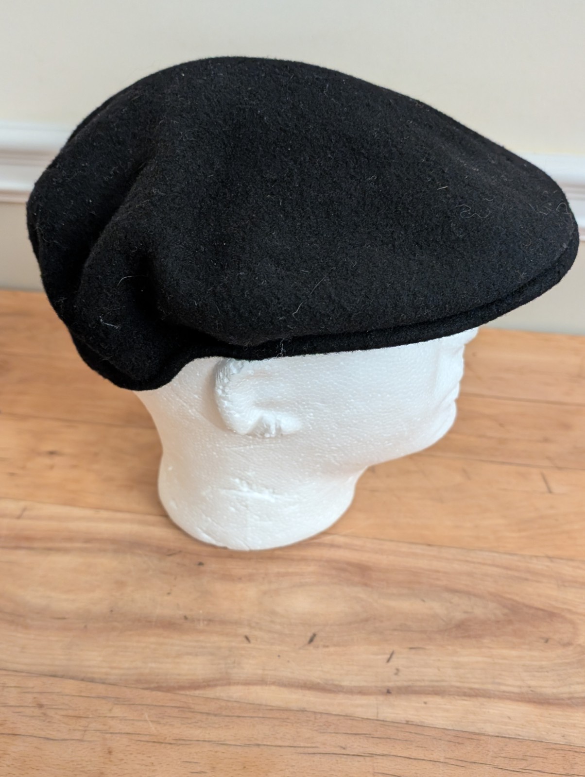 Vintage mens kangol black 100% wool cap L solid kangaroo logo newsboy hat