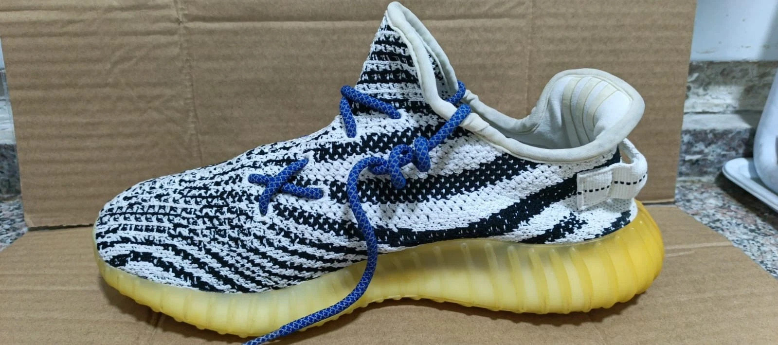 Size 8.5 Men adidas Yeezy Boost 350 V2 Zebra Pre Owned CP9654