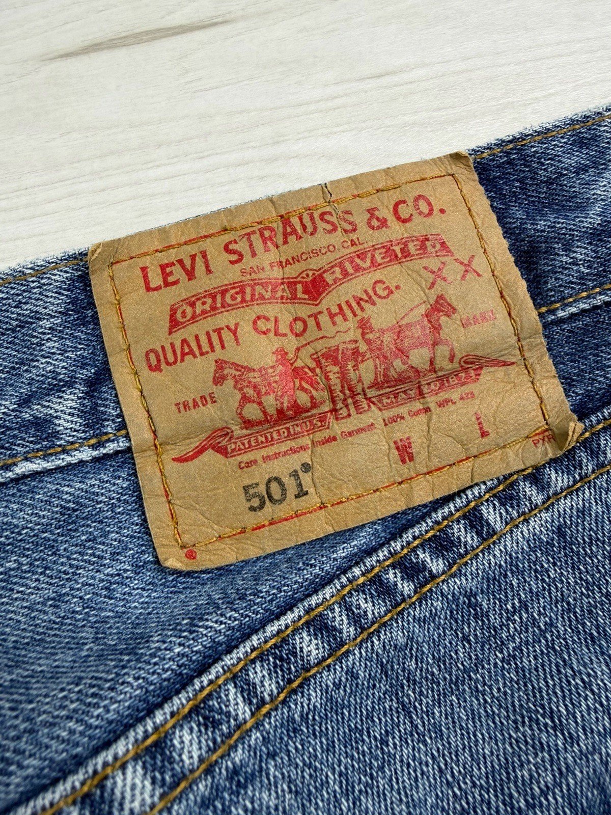 Vtg Levis 501xx Jeans Straight Button Fly Blue Medium Wash 2000s Y2K Mens 34×32