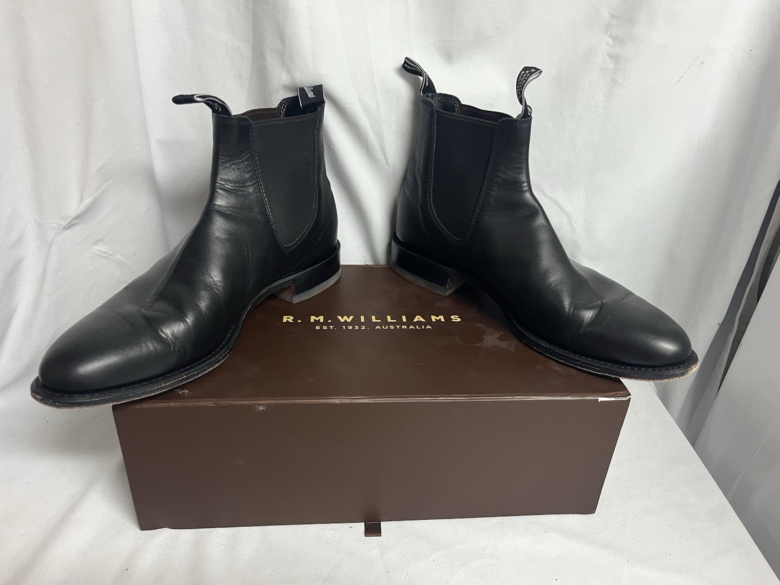 RM Williams Men’s Classic Macquarie Black Yearling Leather Sz 10F Chelsea Boot