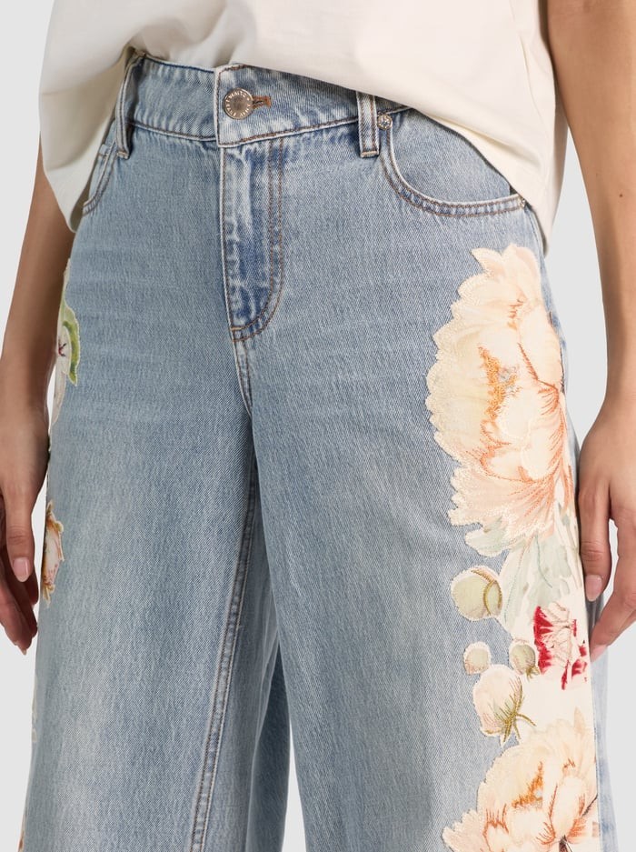 Alice+Olivia AMAZING EMBROIDERED JEAN $ 595 Size 27