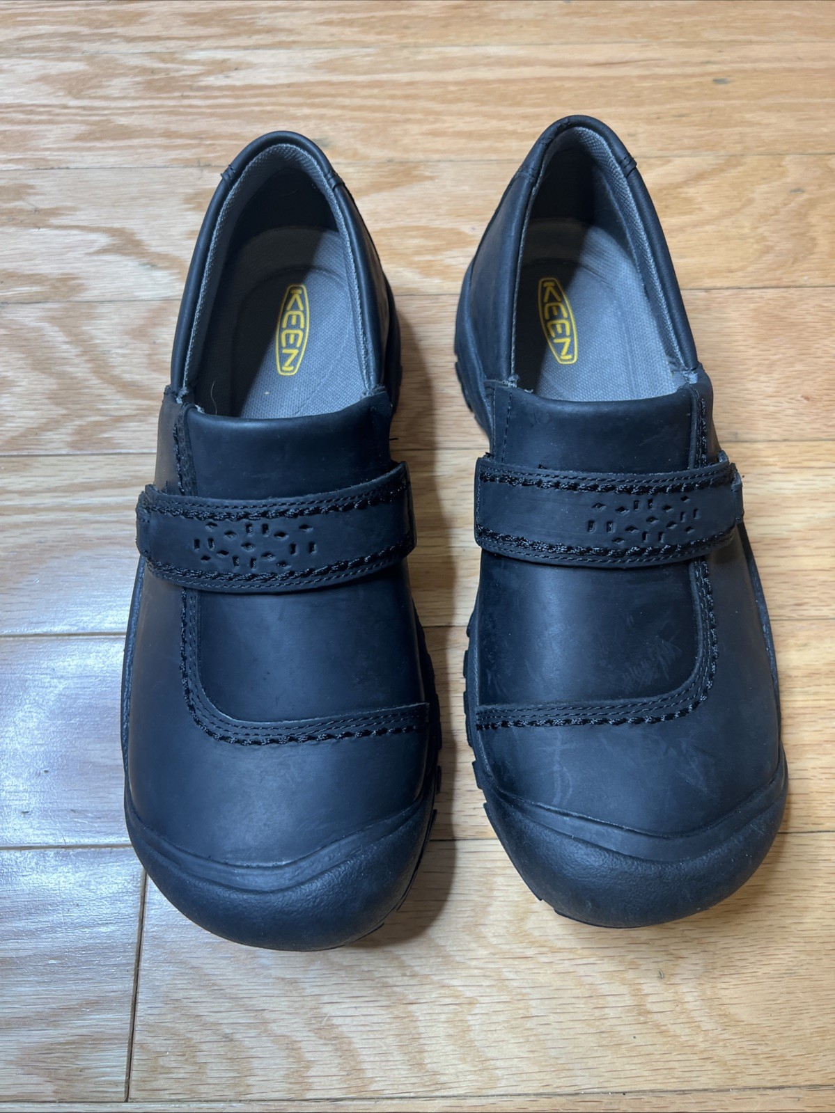 KEEN Kaci Slip-On Shoes Women 8.5W Black Leather Walking Comfort Strap Orthotic