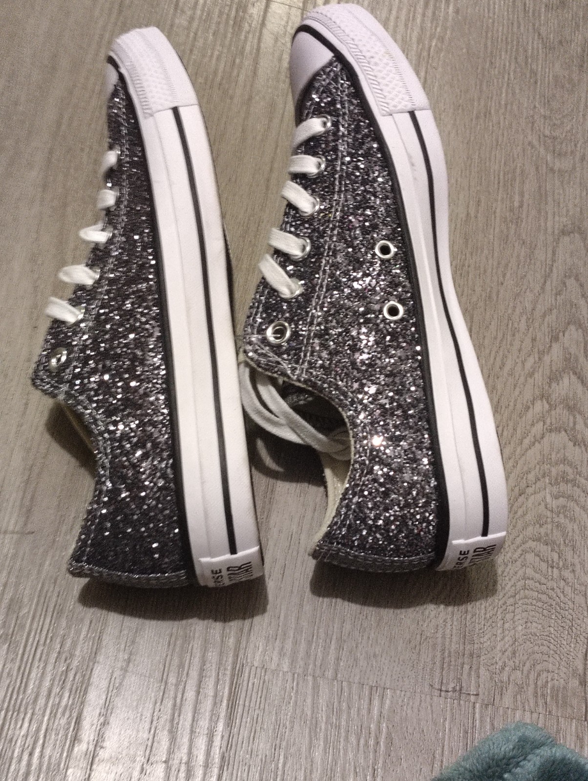 Converse Chuck Taylor All Star Low Top Lace-Up Silver Glitter Sneaker White