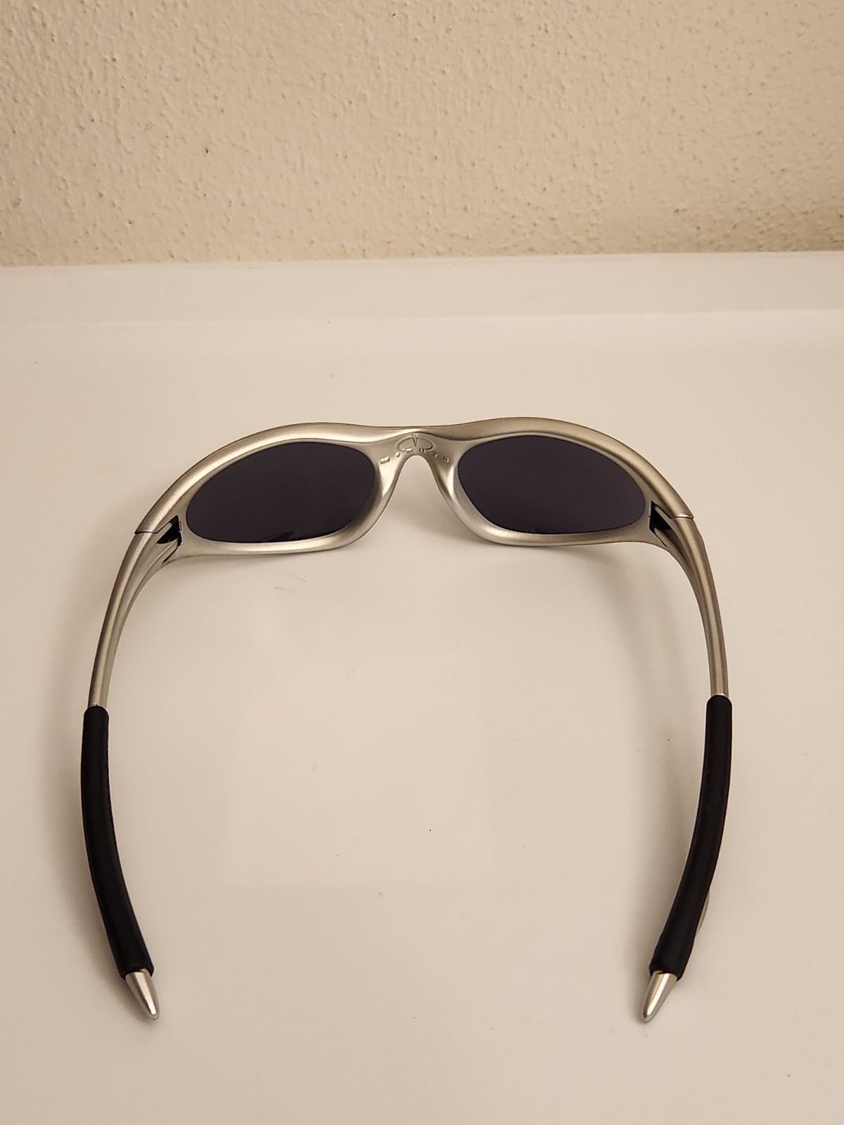 Vintage Oakley Minute Minute 1.0 Gen2 Sunglasses Sliver Frame Black Lenses Y2K
