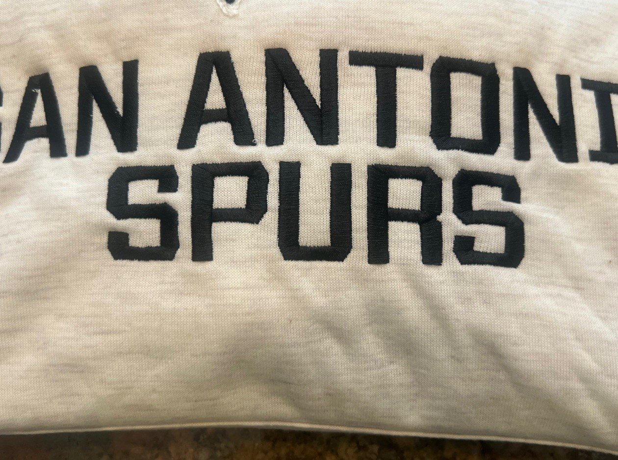 San Antonio Spurs sweatshirt Size X-LARGE super nice . NWT READ ABOUT