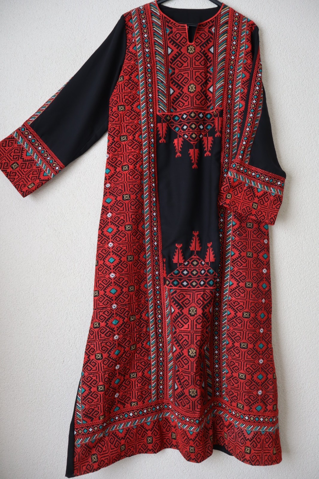 Traditional Palestinian / Jordanian Embroidered Thobe Kaftan Dress Black -ZAHRA