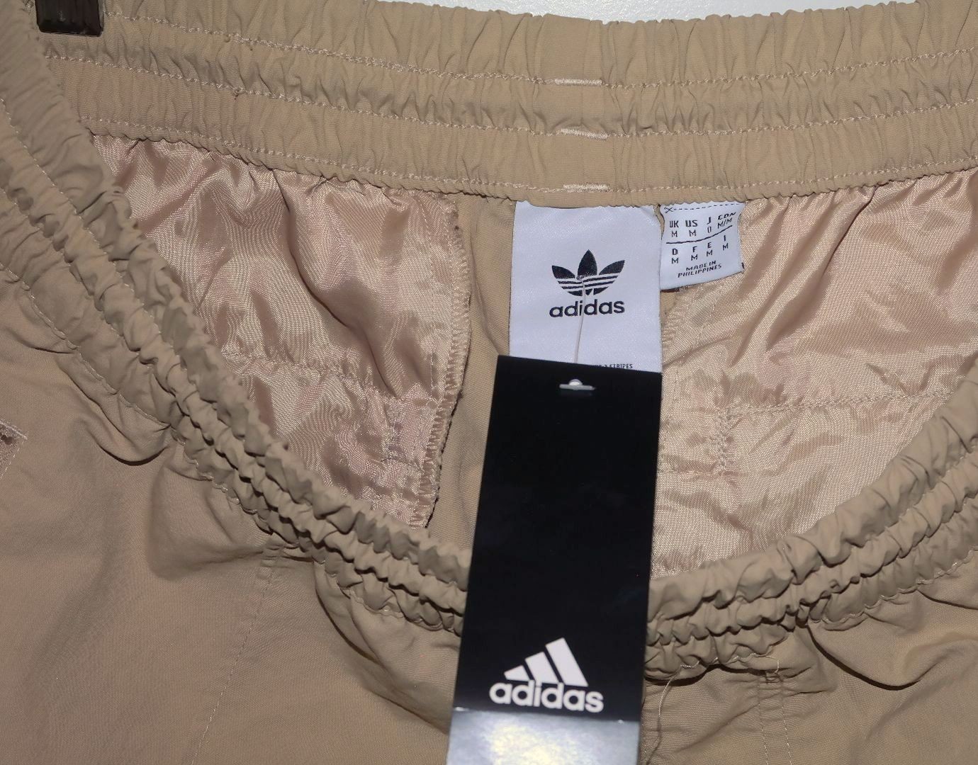 NWT ADIDAS Originals Gender Neutral Beige Pintuck Pants Size M Unisex IJ0988