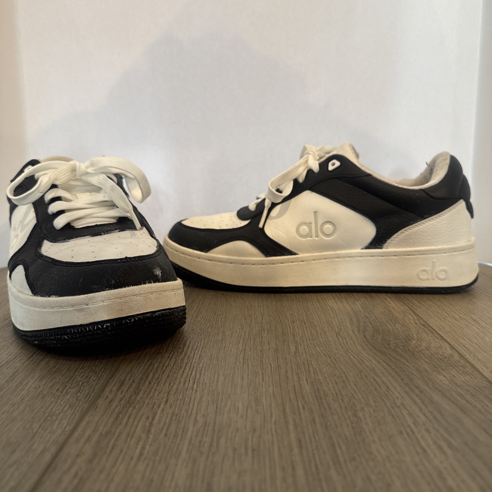 Alo Recovery Sneaker White/Black M10 W11.5 Used Fair Condition Unisex