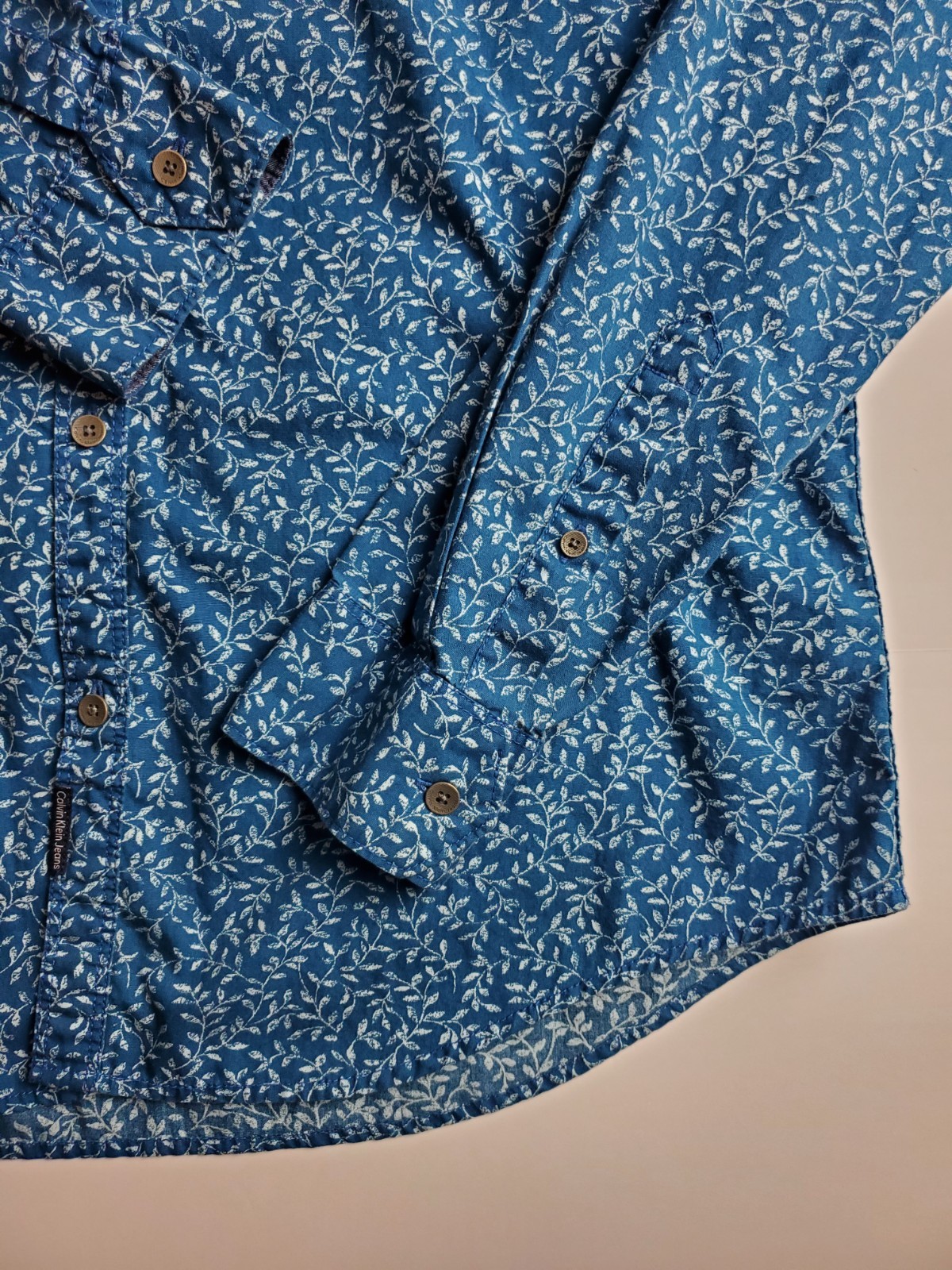Calvin Klein Jeans Men’s Large Blue Floral Print Button Front Shirt 100% Cotton