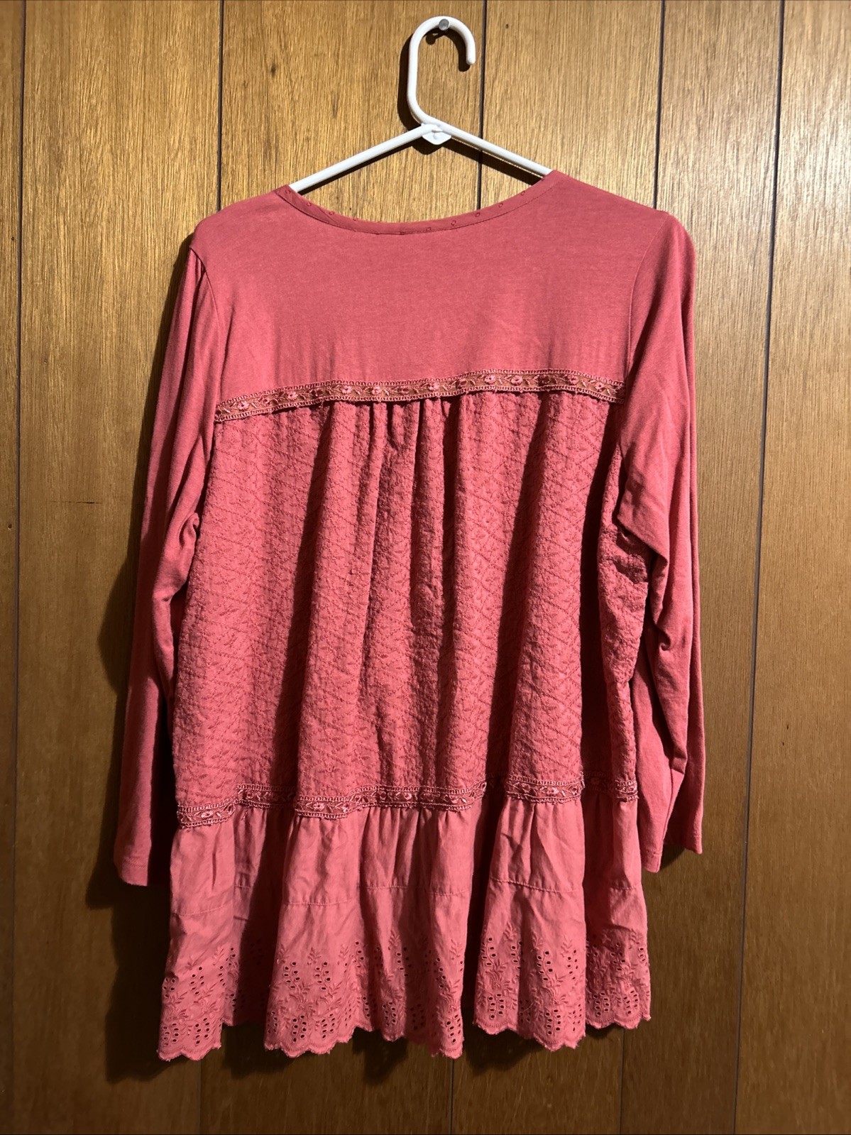 LOGO LAVISH Top M Embroider Ruffle Eyelet Knit Sleeve Button Front Lace Pintuck