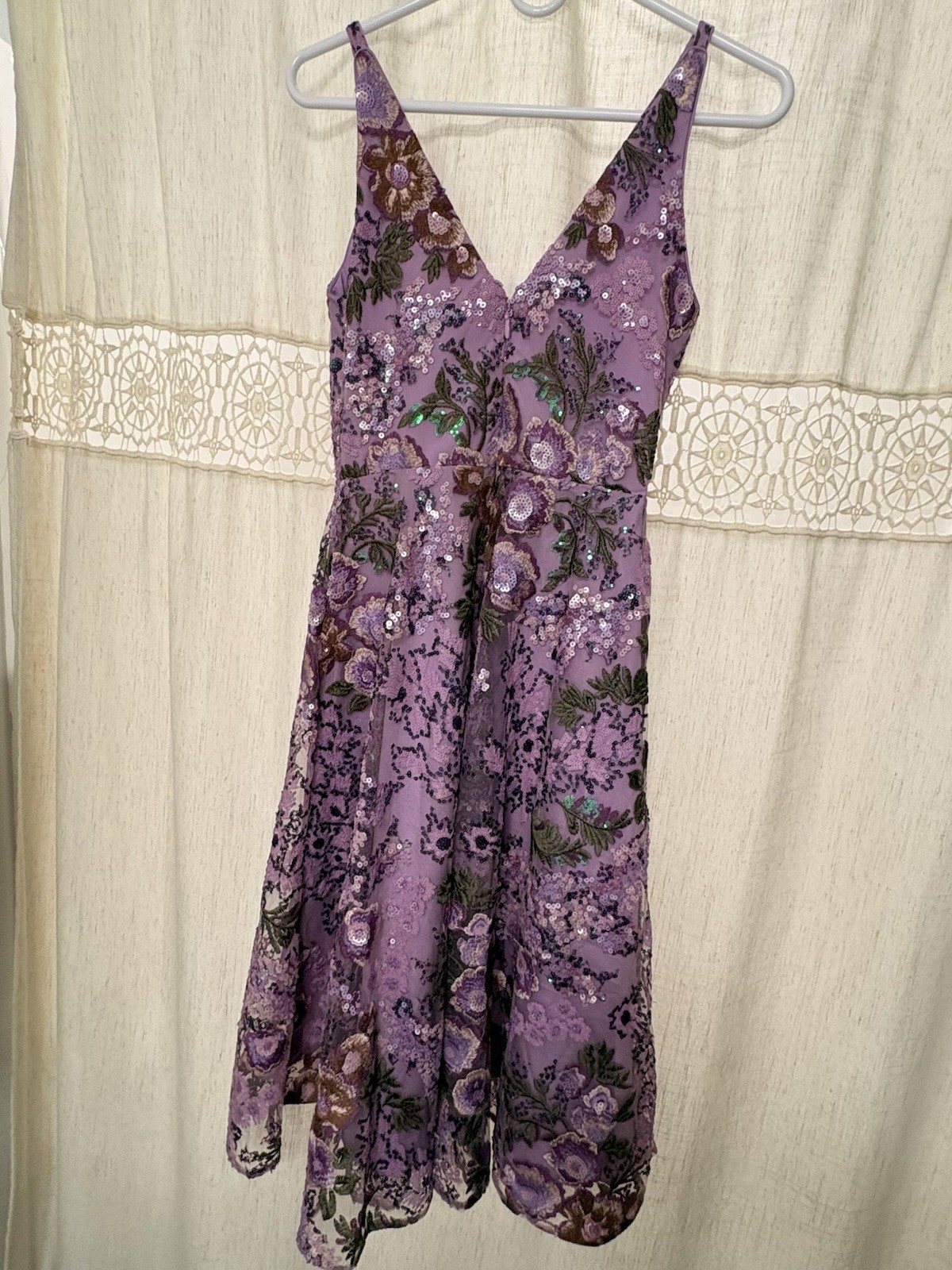 Dress the Population Purple Floral Sequin Embroidered Mesh V-Neck Midi XS