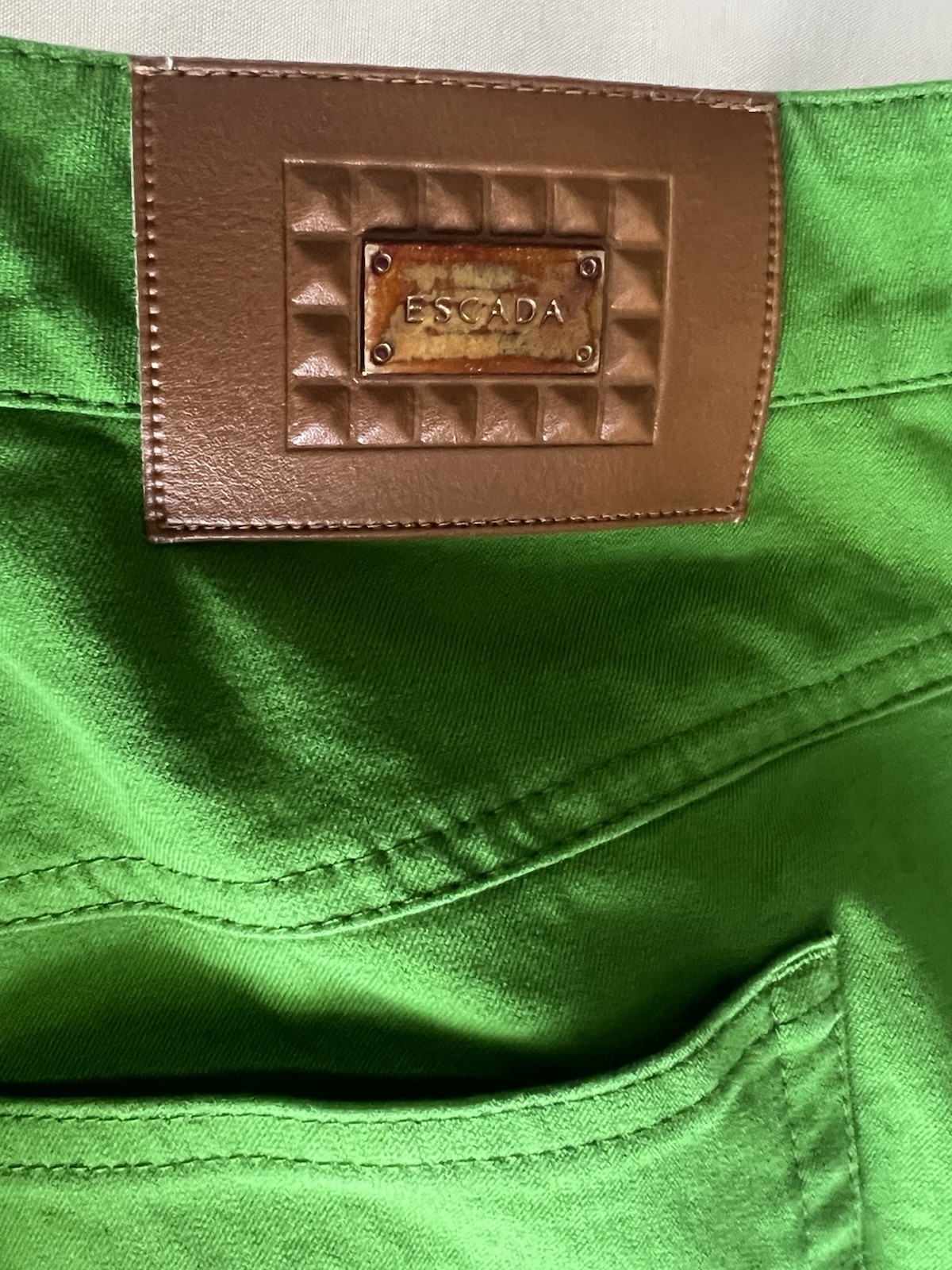 ESCADA Lime Green Trousers Pants Sz 44 US 14 NWOT Luxury Gold Button Bold Modern
