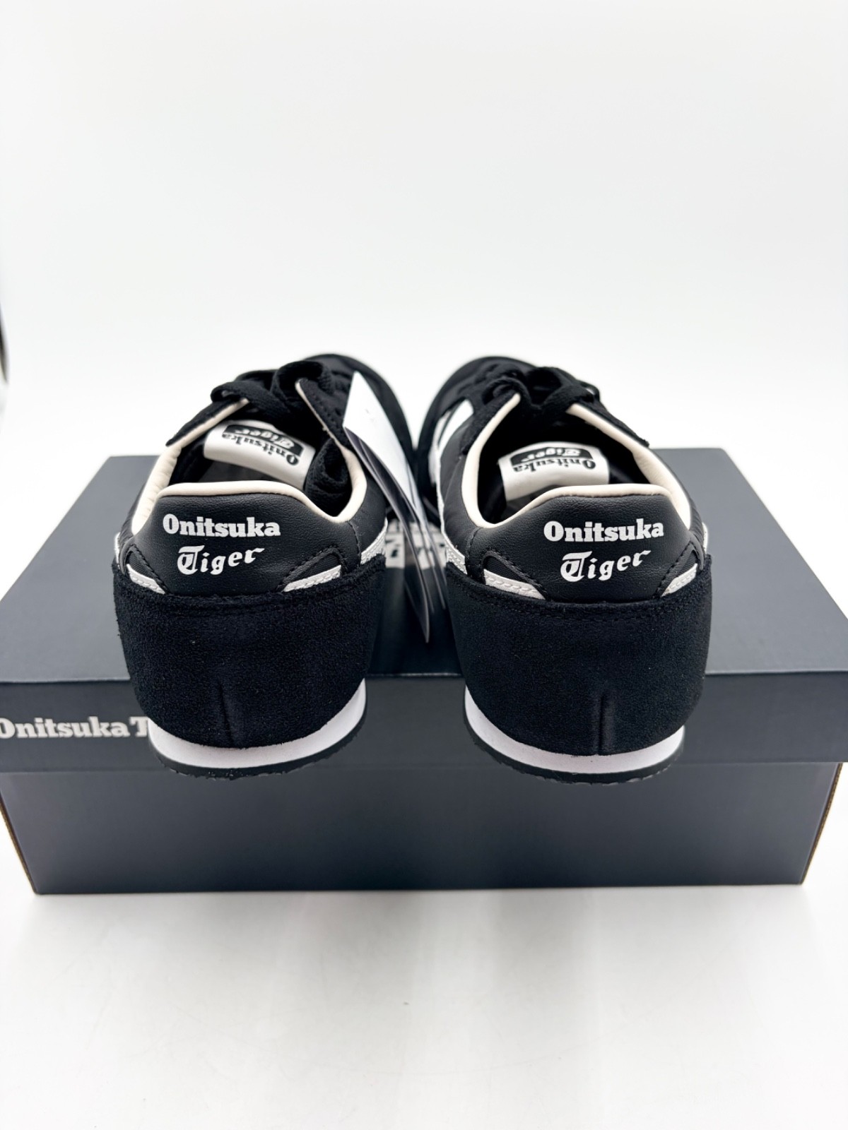 【NEW】Onitsuka Tiger SERRANO Black/White Daily Sneaker (US 10) From US