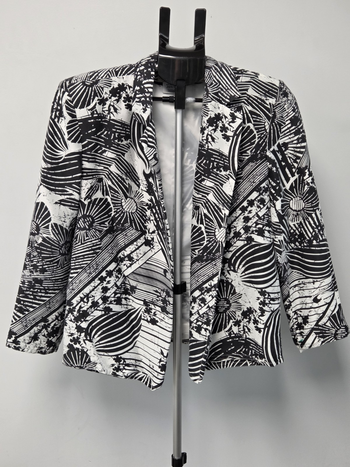 Vintage Harvé Benard 100% Silk Jacket Black White Floral Print Asian Women’s 8