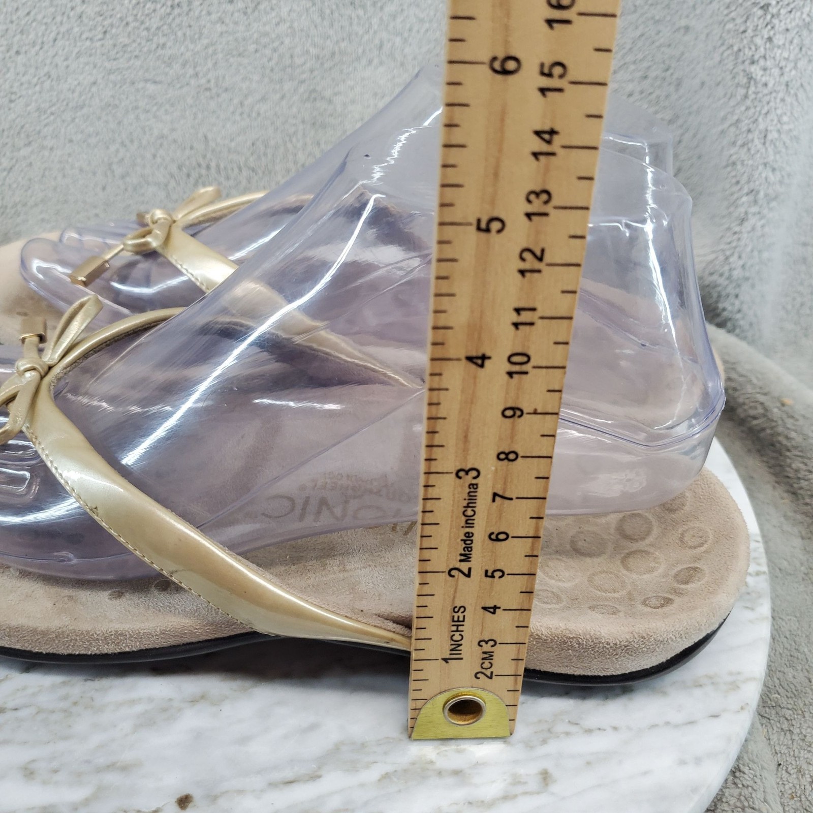 Vionic Shoes Womens Size 8 Gold Faux Leather Bella II Thong Sandals *Read*