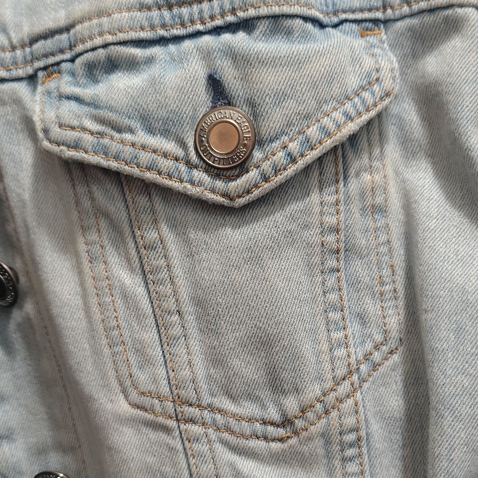 American Eagle Outfitters Men’s Light Wash Denim Jacket Button Front