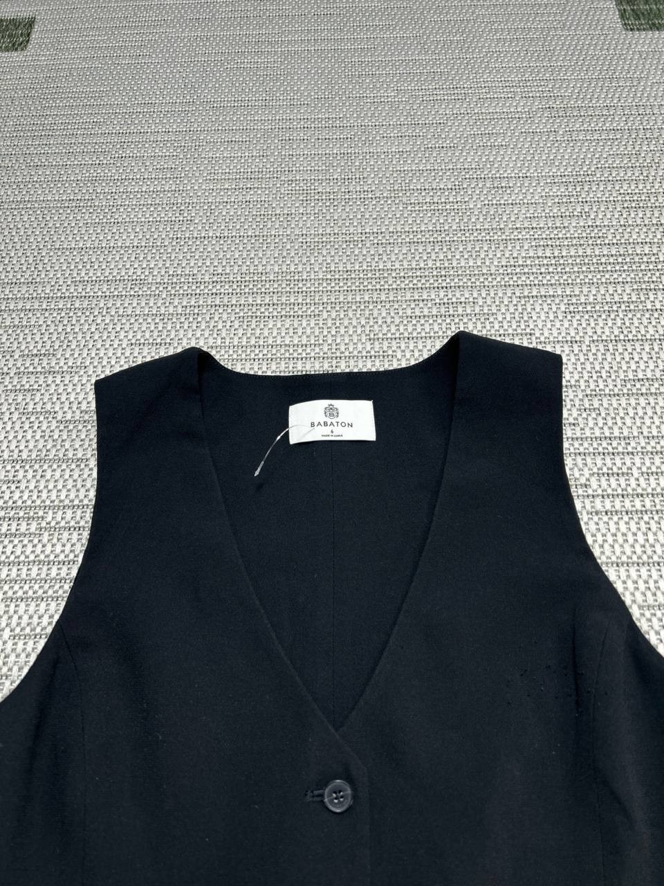 Babaton Vest Womens 6 Black *