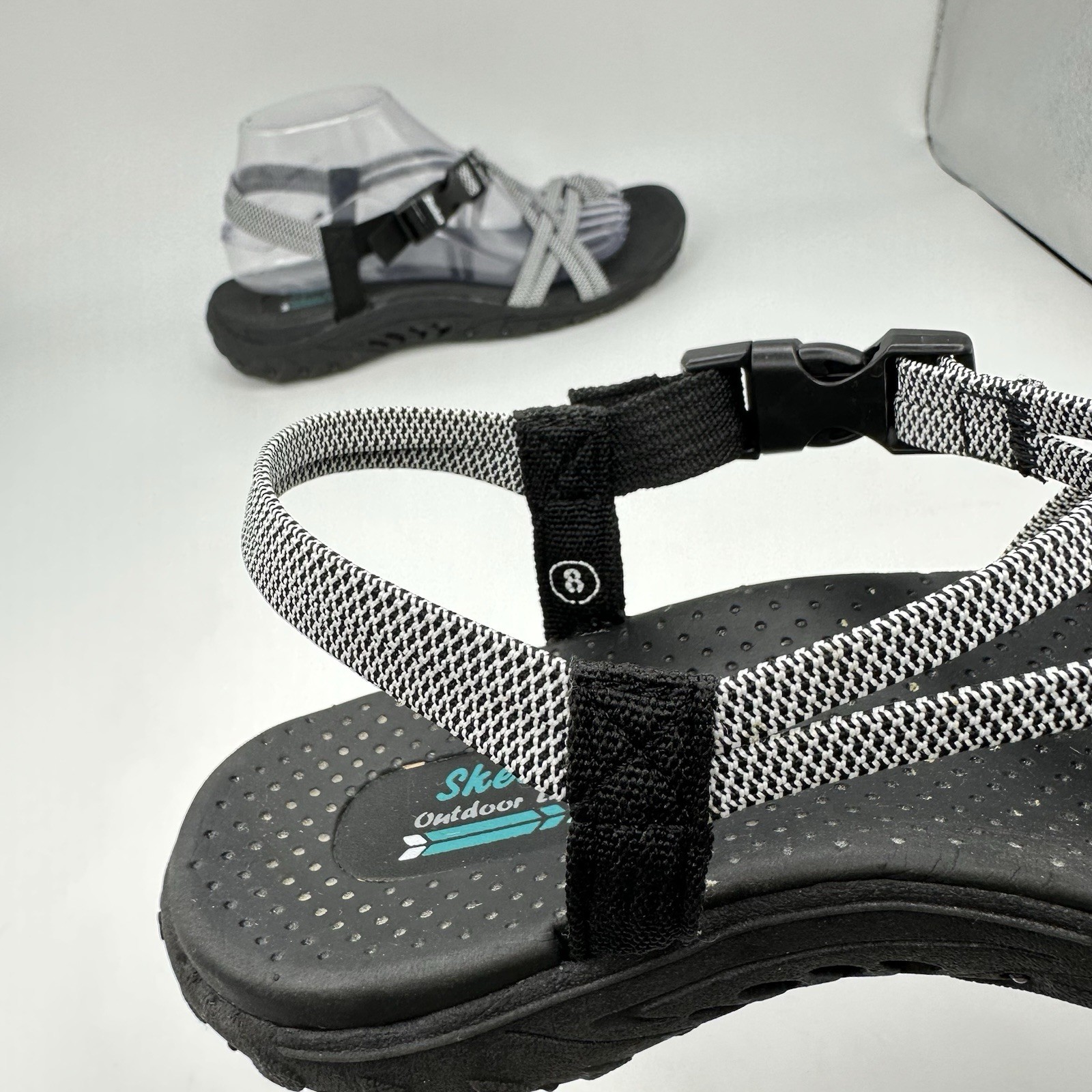 Skechers Reggae Irie Mon Black White Women’s Sandals Size 8