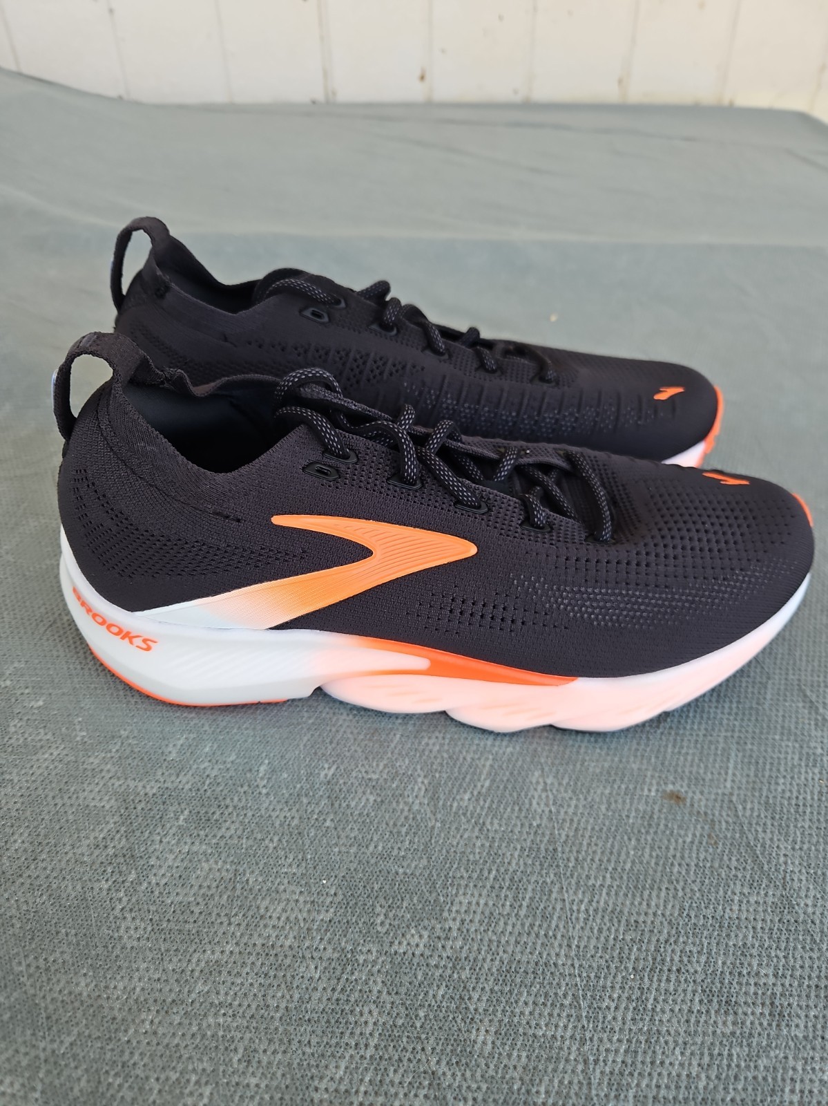 Brooks Glycerin Flex Black/Orange Size 11 Mens Medium Width. New No Box.
