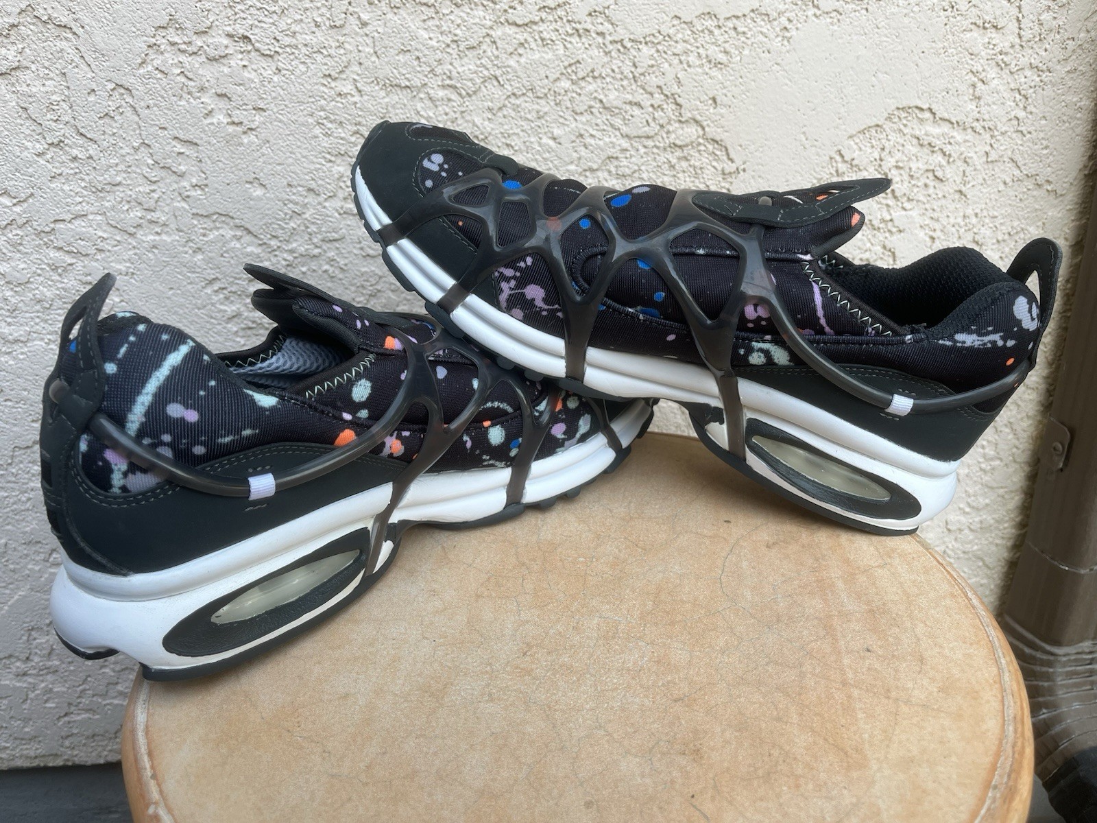 Nike Men’s Black Multicolor Splatter Slip-On Low Top Athletic Sneakers