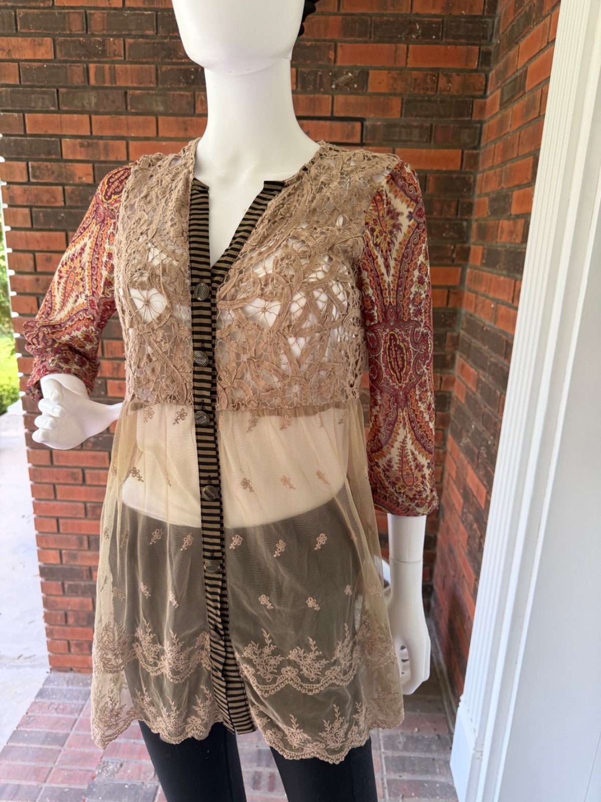 BKE GIMMICKSSize SMALL Brown Floral Lace Sheer Button Up V Neck Semi Sheer Tunic