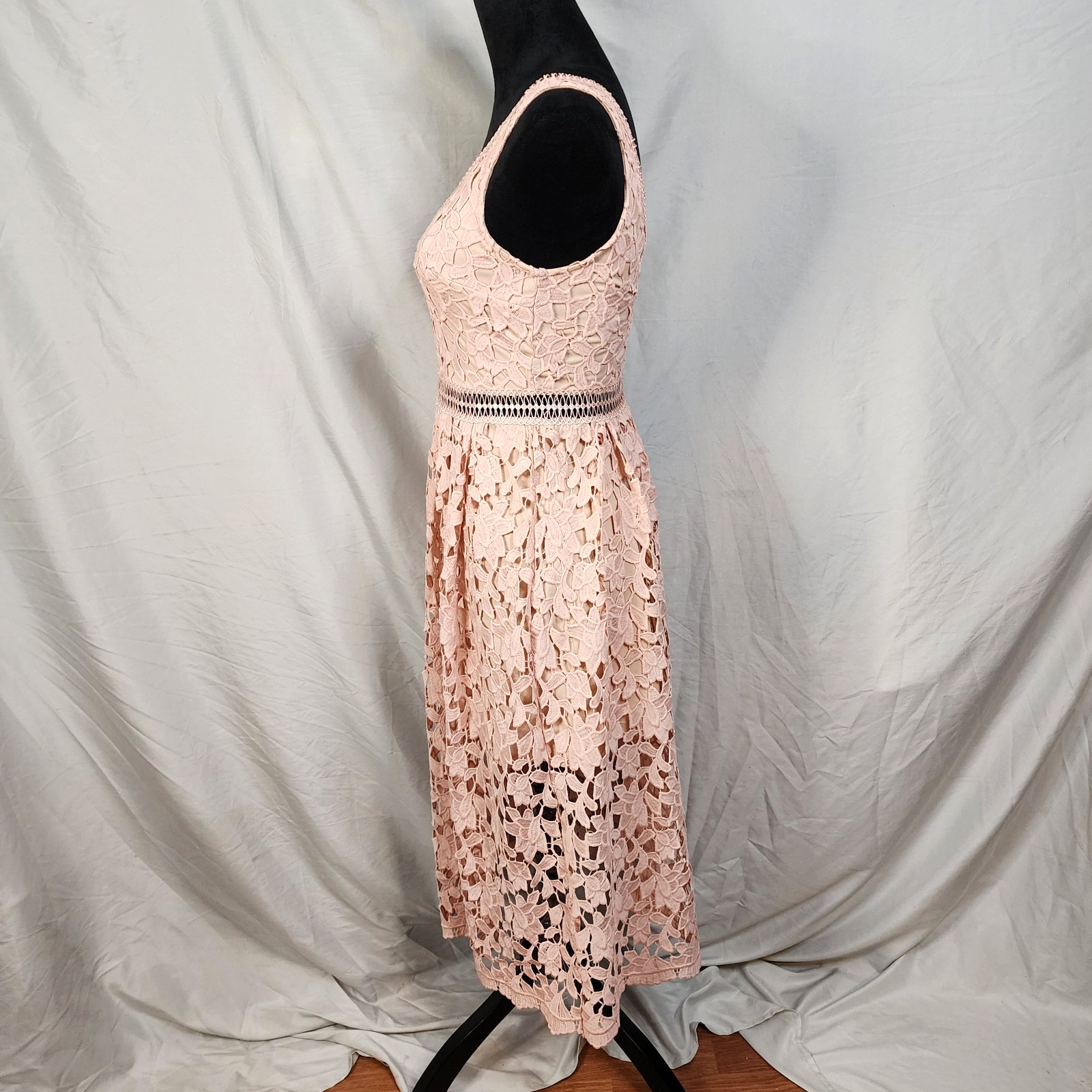 JUST ME Size Small Soft Pink Crochet Lace Sleeveless Floral Fit and Flare Dress
