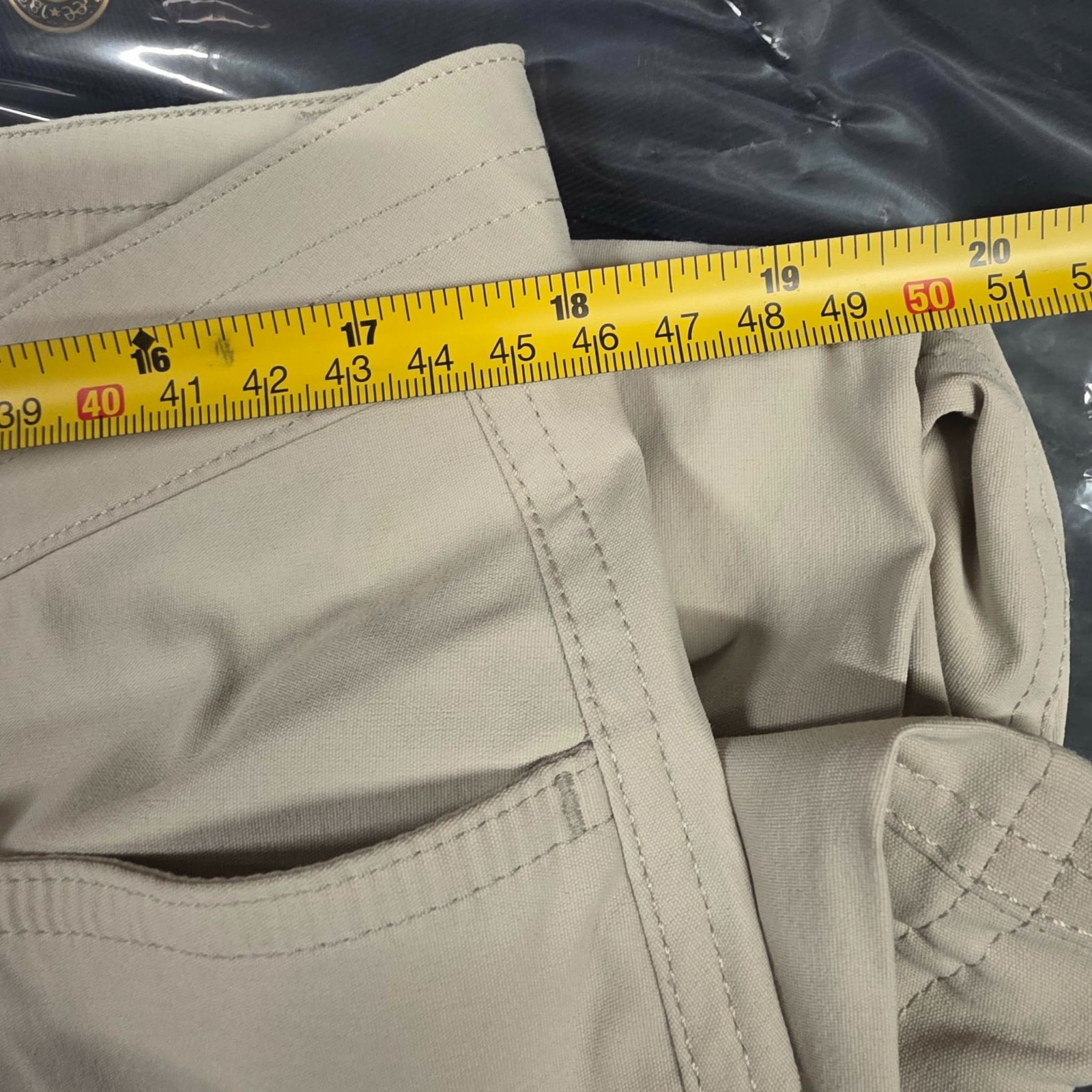 Eddie Bauer Rainier Cropped Cargo Capri Pants Women’s Size 14 Hiking Ivory