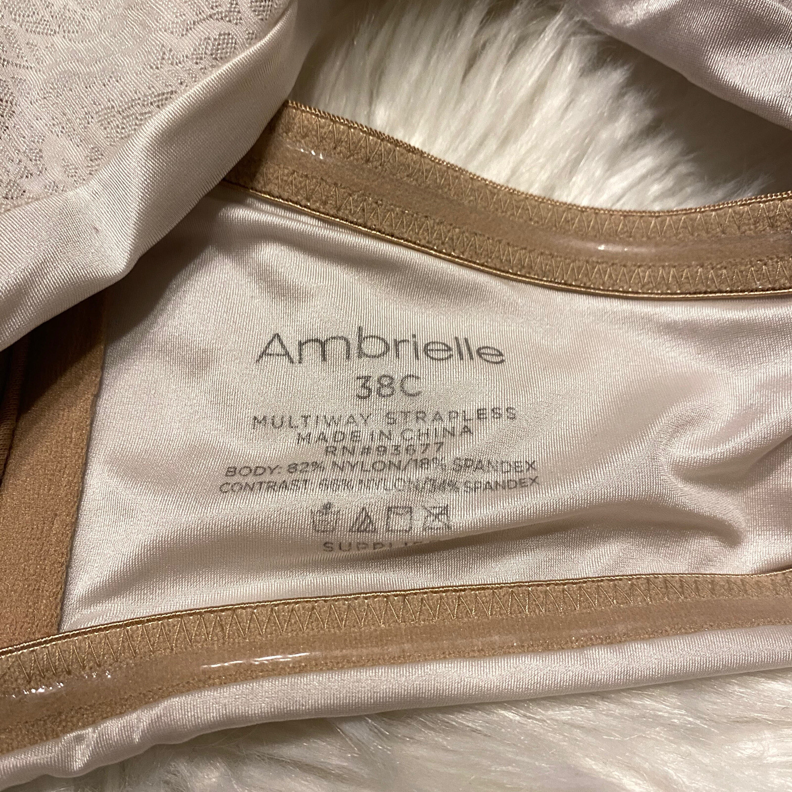 Ambrielle 38C Bra MultiWay Strapless Underwire Back Closure No Straps