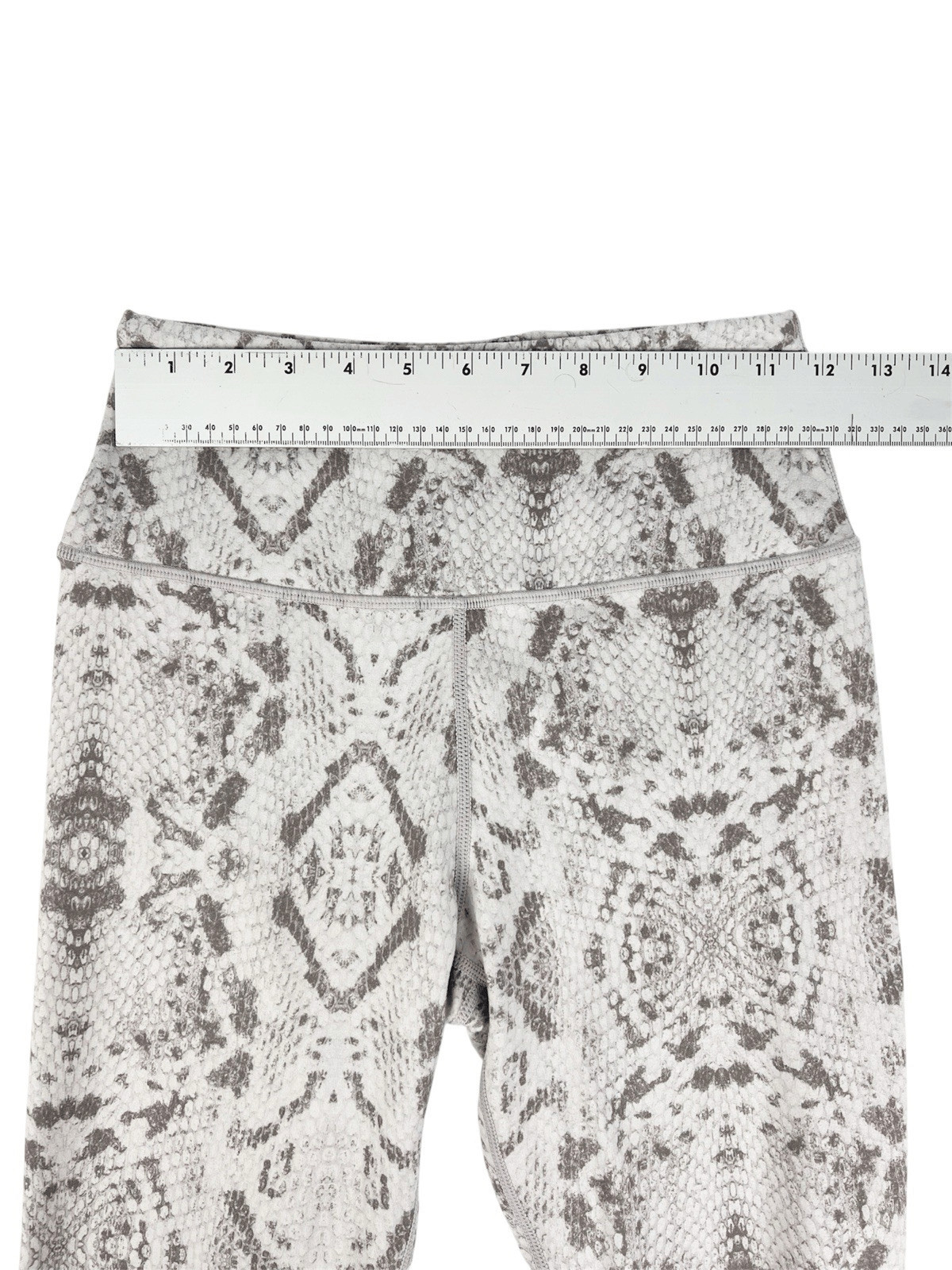 Varley Century 2.0 Leggings Taupe Grey Snakeskin 7/8 Length Size Small