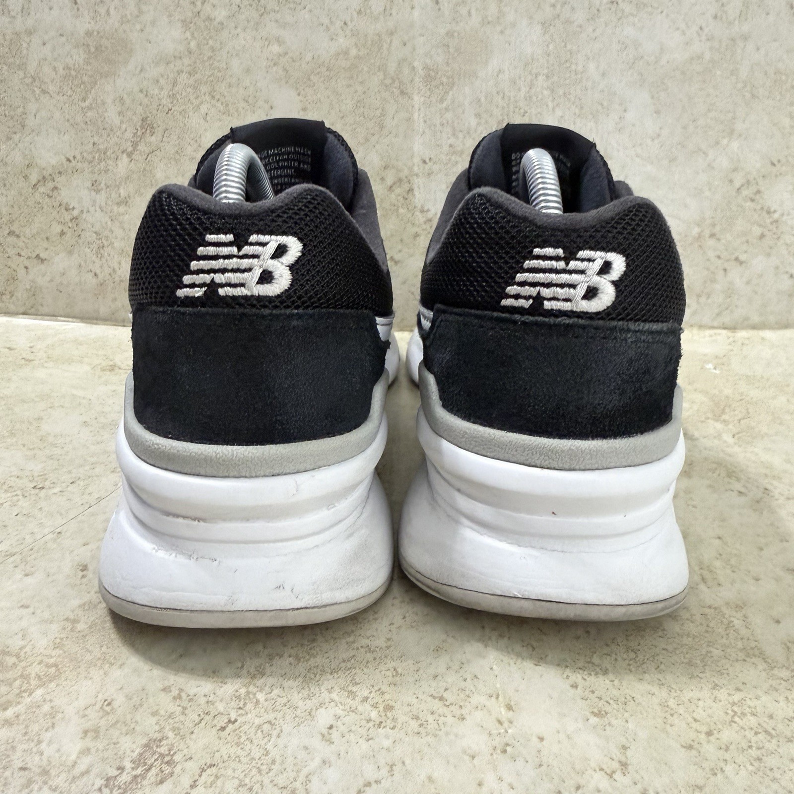 New Balance 977H Sneakers Mens 9.5 Black Suede Low Atheltic Casual Shoes Retro