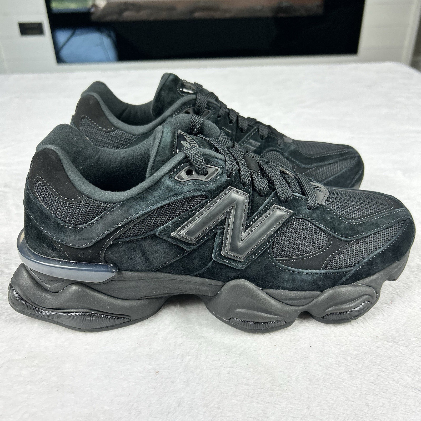 New Balance 9060 Triple Black Suede Running Shoes Men’s Size 9 Women’s 10.5 New
