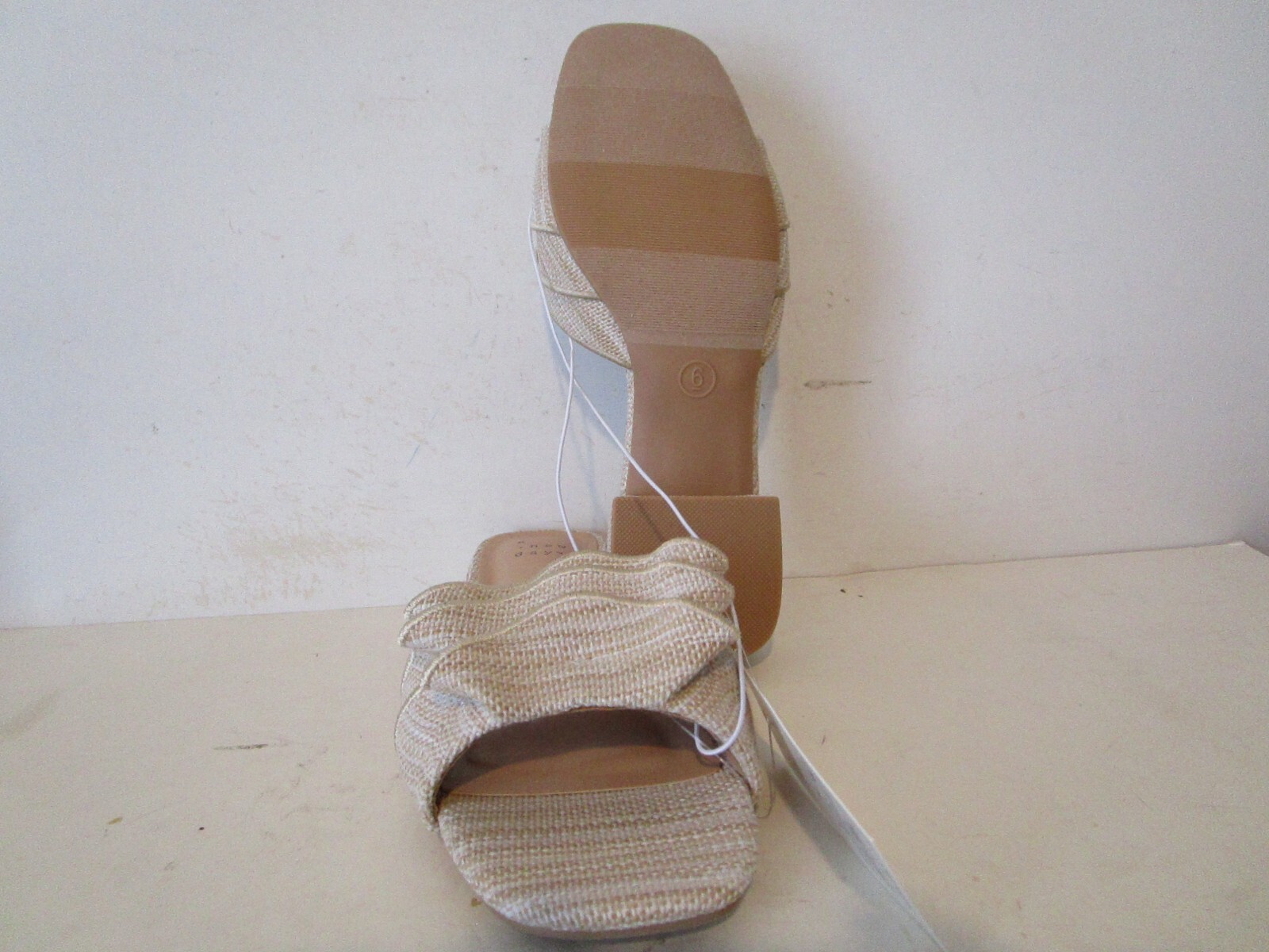 A New DAy Womens Lyta Raffia Ruffle Sandals w/ Memory Foam Insole Beige Size 6