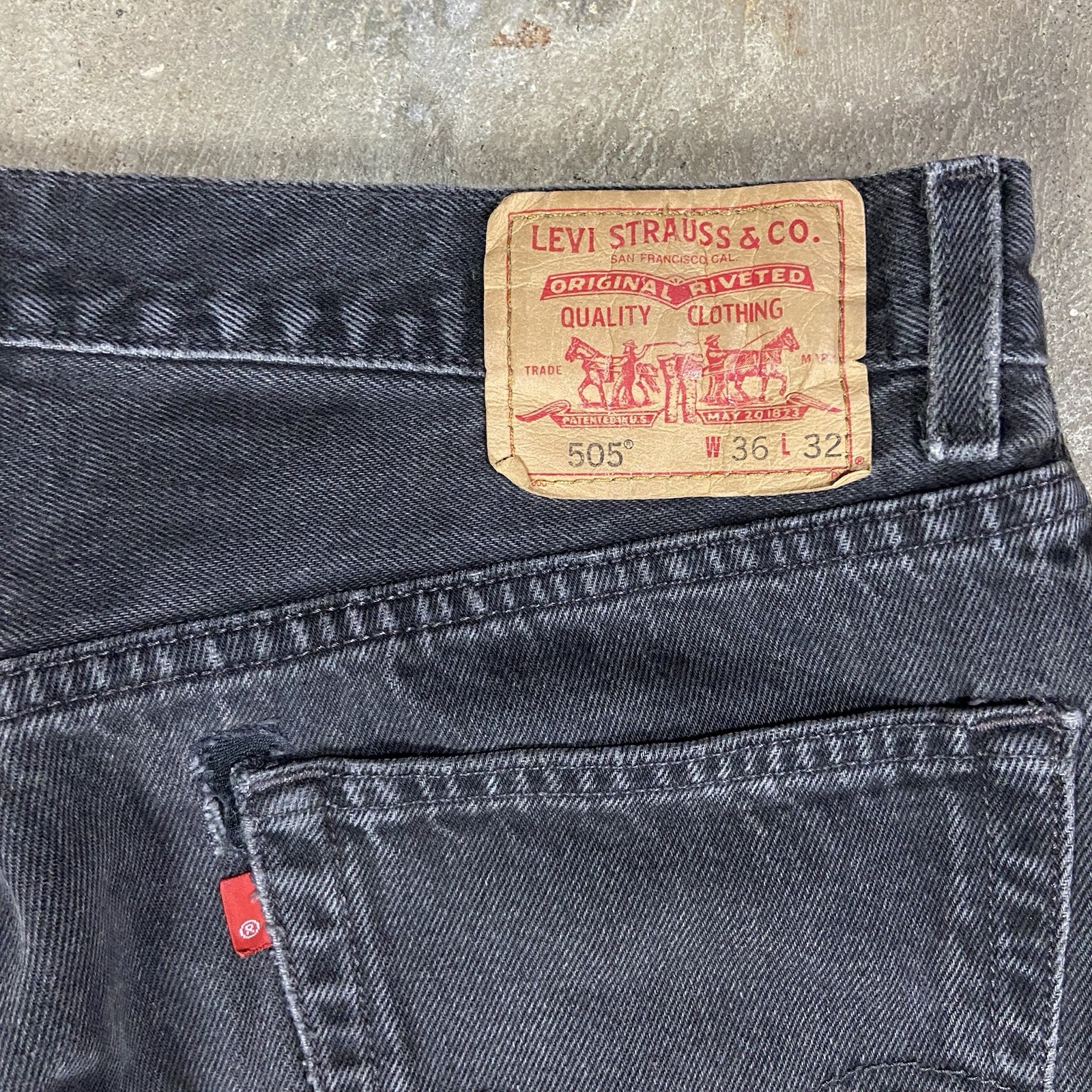 Vintage Levi’s 505 Jeans Size 36×32 Black Denim Classic Straight Leg Fit