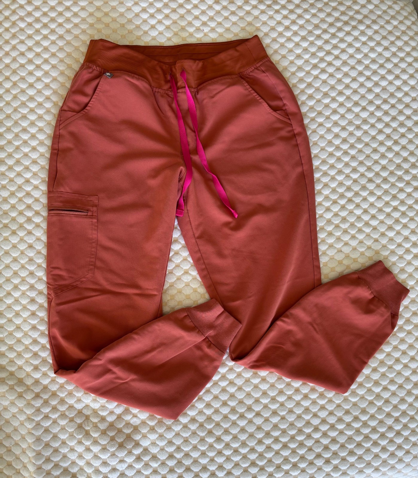 Figs Women’s Terracotta Discontinued Color Scrub Set, Top XS and Jogger Pants S