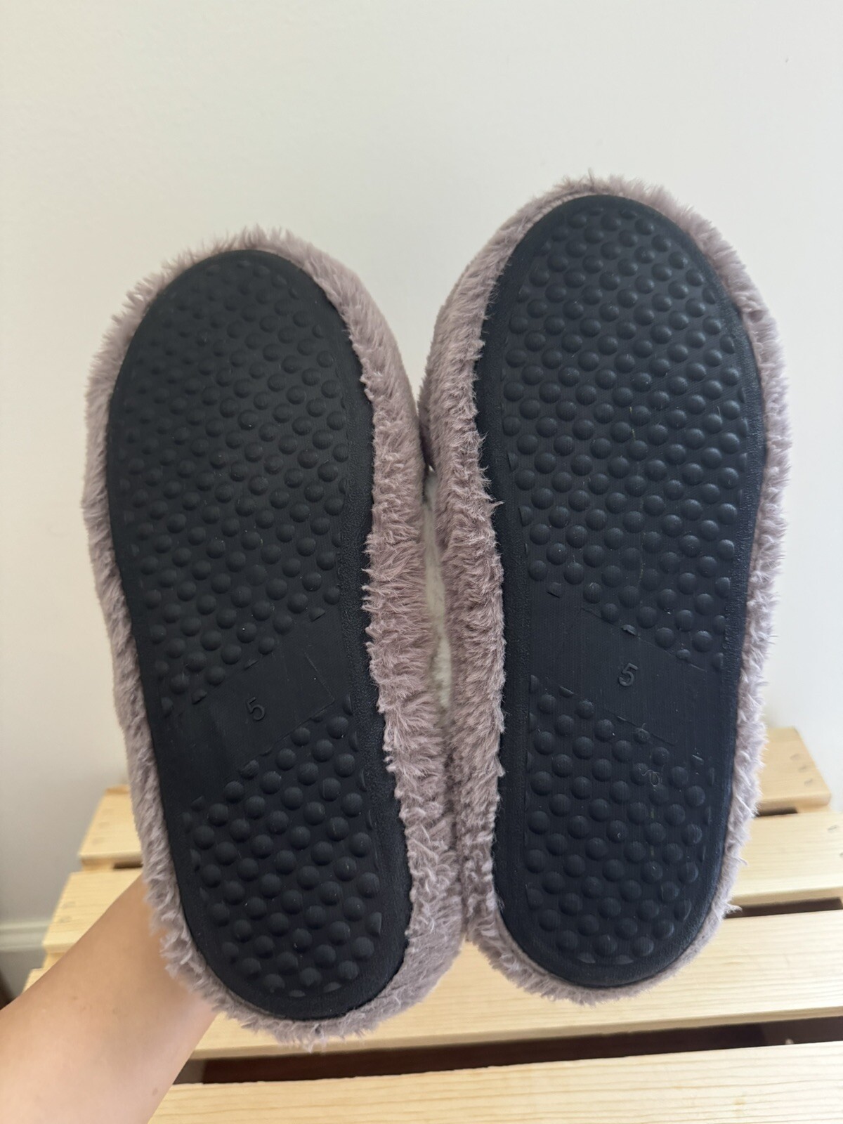 SnugToes women’s heated slippers with removable heat pads mocha size 5