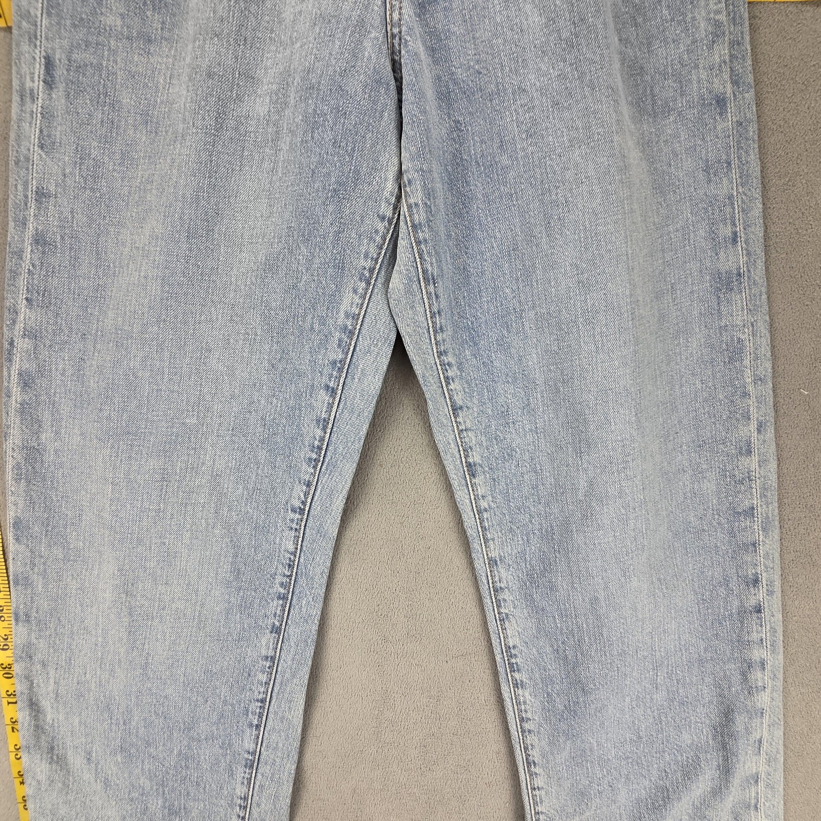Levis 568 Jeans Mens 30×32 Light Wash Blue Denim Relaxed Tapered Zip Fly