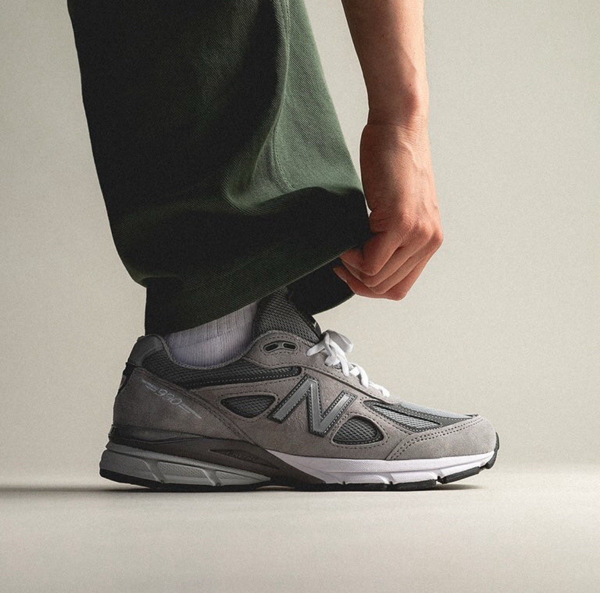 New Balance 990 v4 Sneakers Made in USA Grey Silver U990GR4 6 Men’s Size 7.5-13