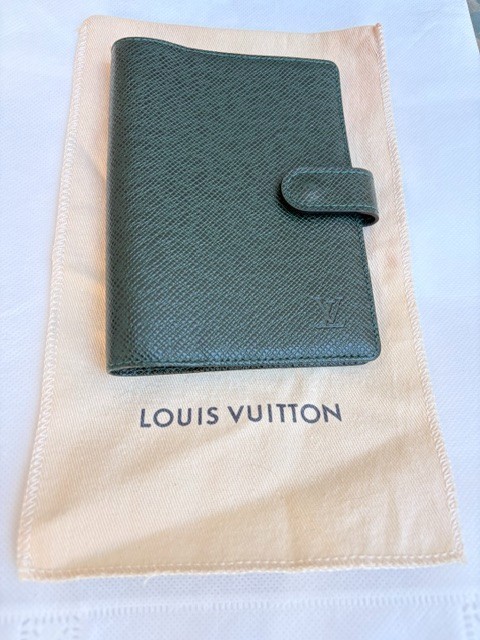 Louis Vuitton Taiga Leather Agenda Cover in Evergreen NWOT