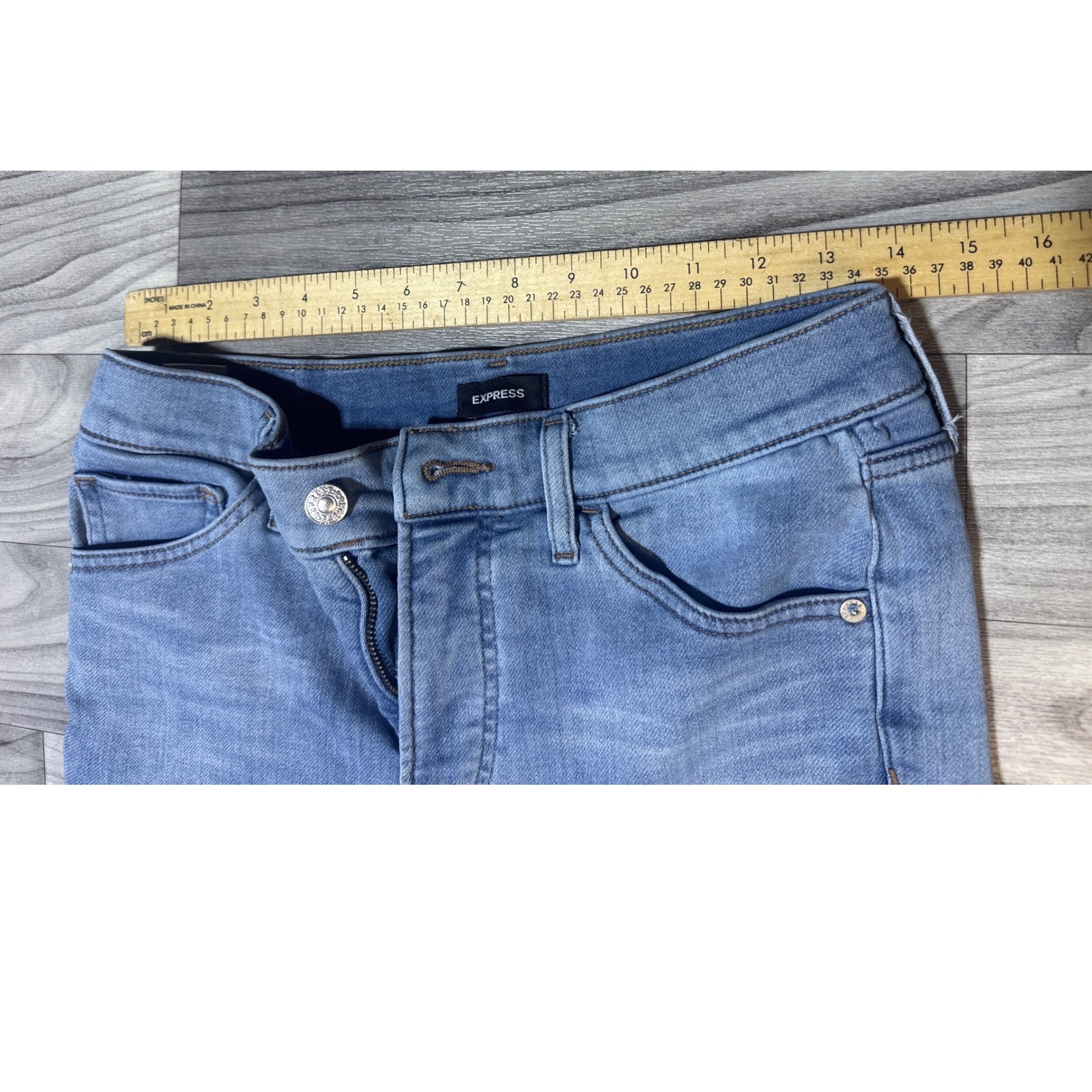 Express Womens Light Wash Cropped Skinny Mid Rise Jeans Size 6R Denim Blue