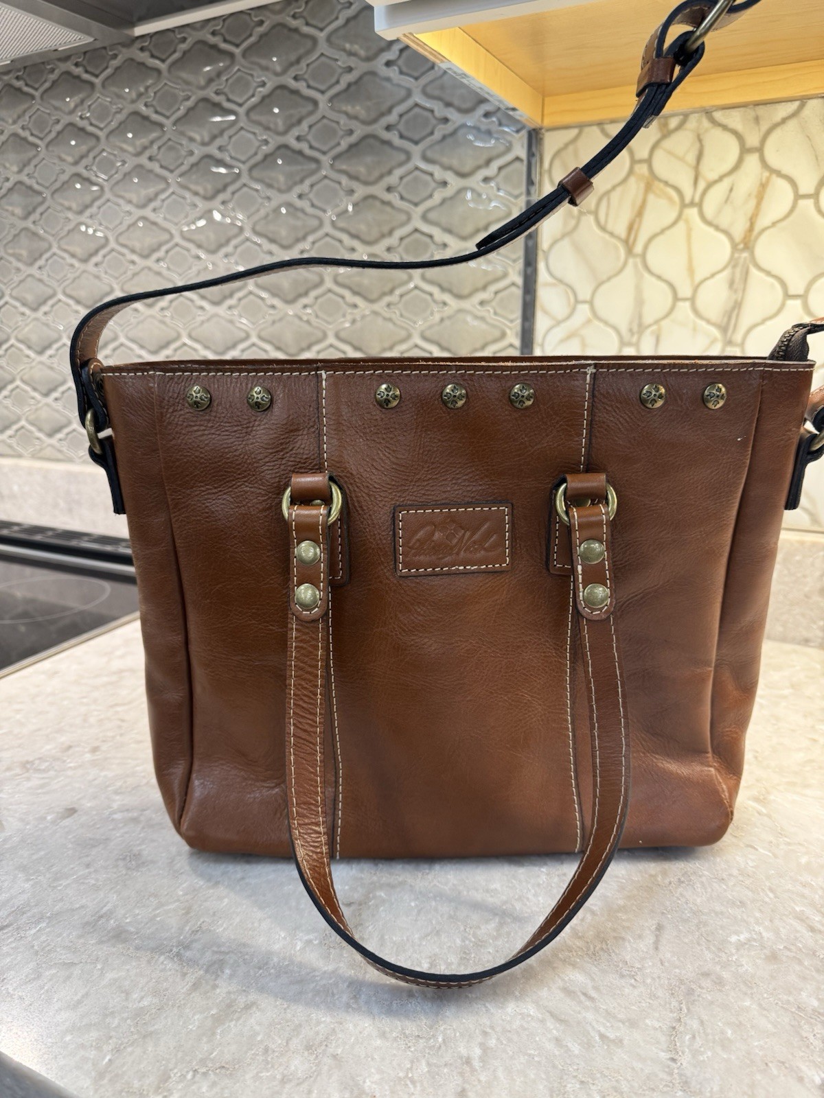 Patricia Nash Leather Tote Clean! Zip closure. Crossbody strap.