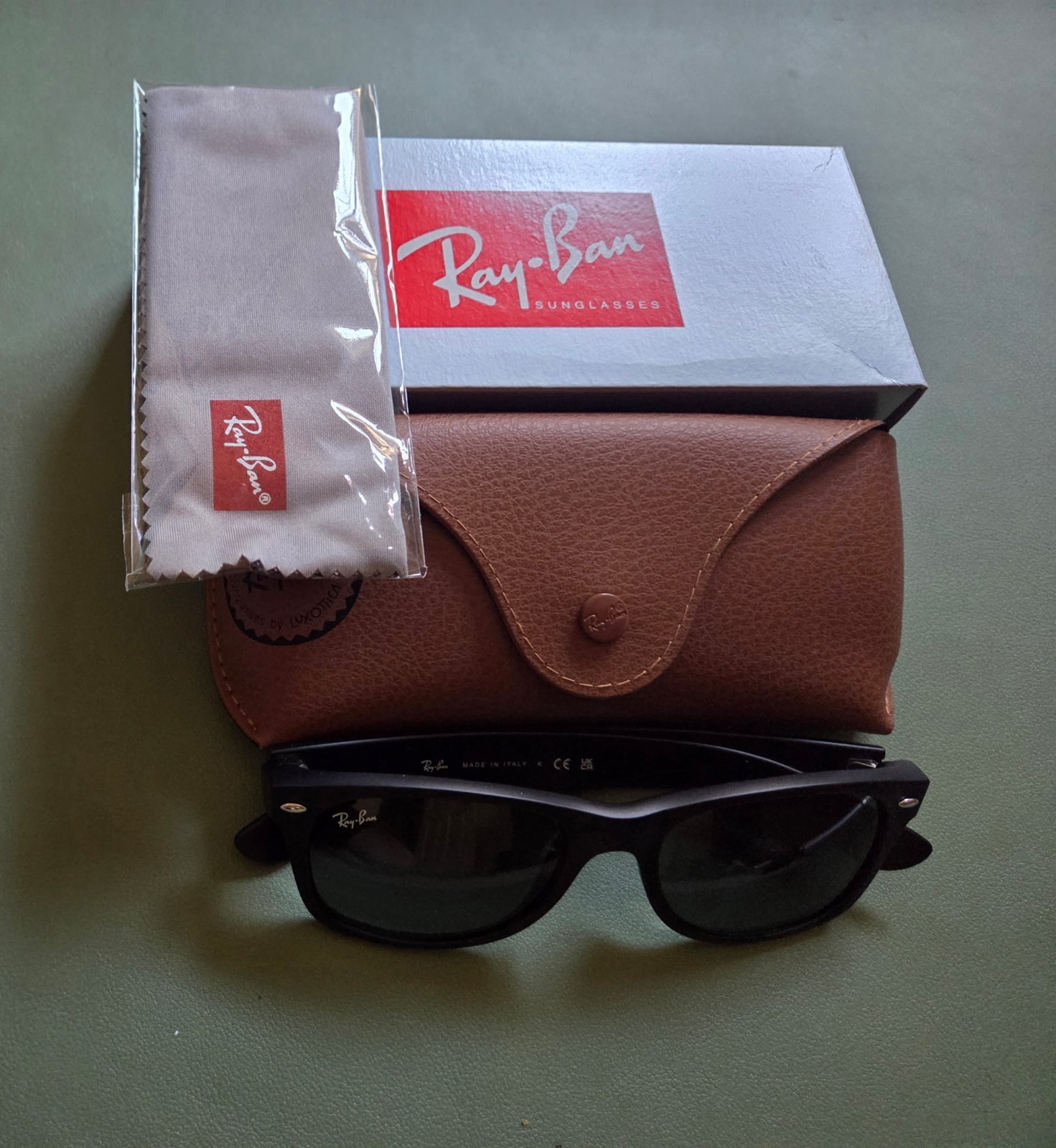 Ray-Ban New Wayfarer Classic Matte Black/Green Polarized 52 mm Sunglasses