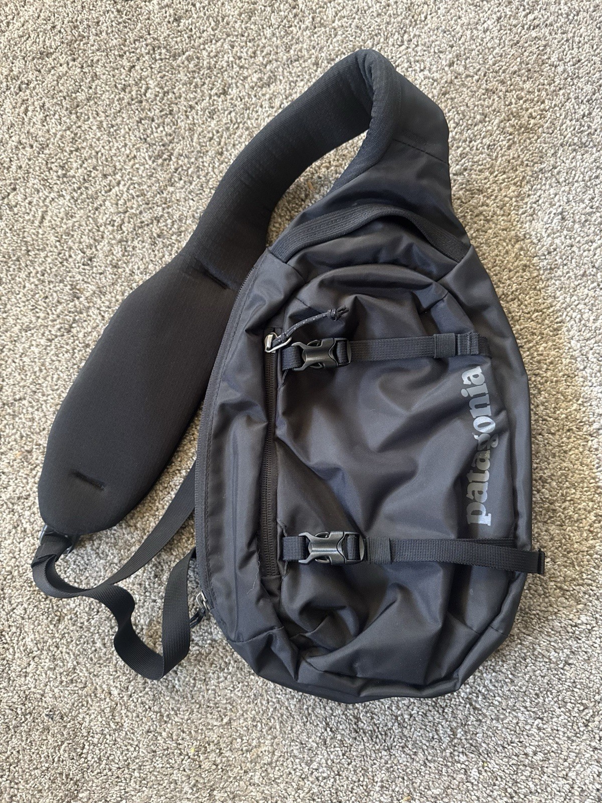 Patagonia 8L Atom Sling Daypack Black Crossbody Sling Bag
