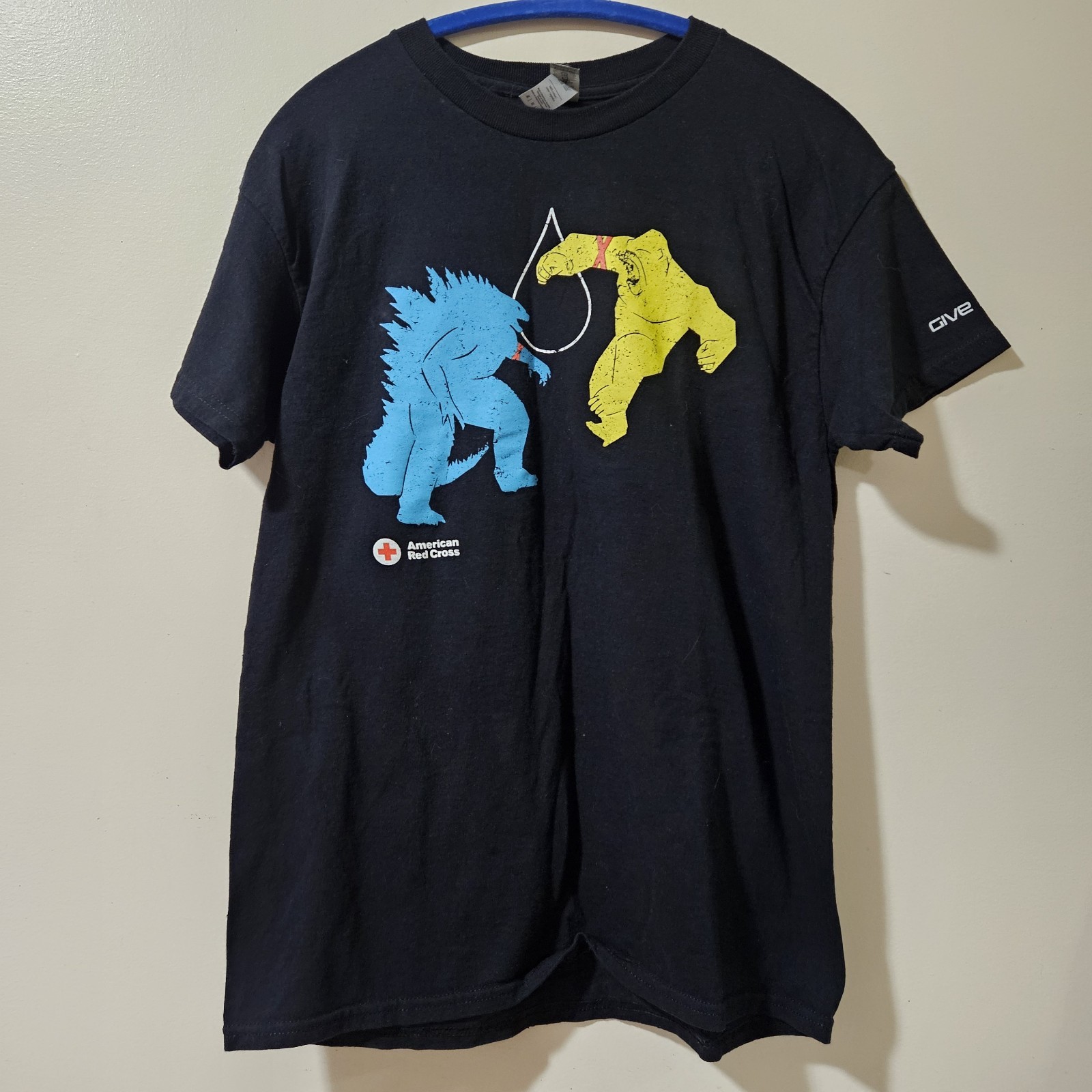 American Red Cross Godzilla vs King Kong The New Empire T-Shirt Men’s Size M