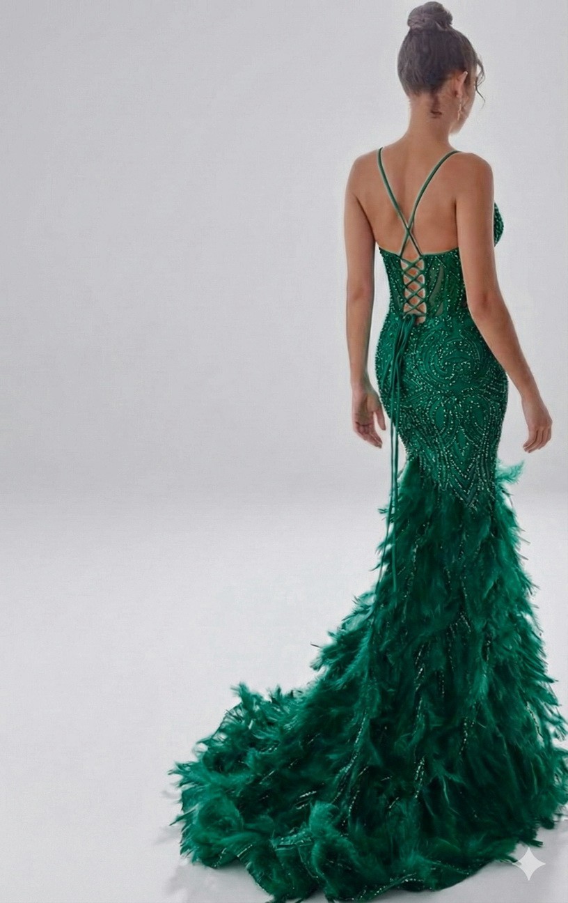 Ladivine by Cinderella Divine Green Embellished Feather Gown Size 10 $420 Prom