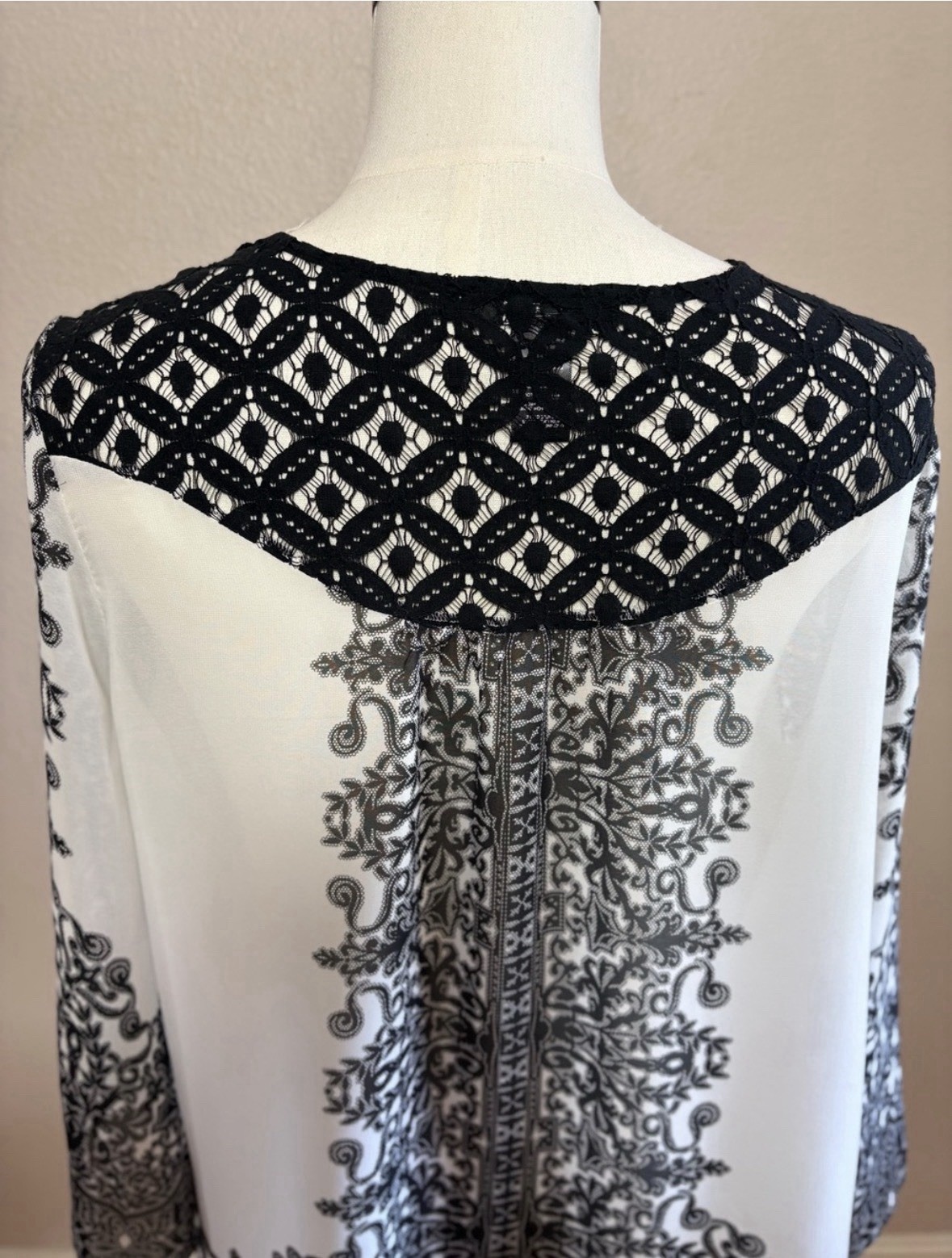 Ali Miles XL Black White Lace Print Tunic Top Bell Sleeve Slit Cuff Boho Chic