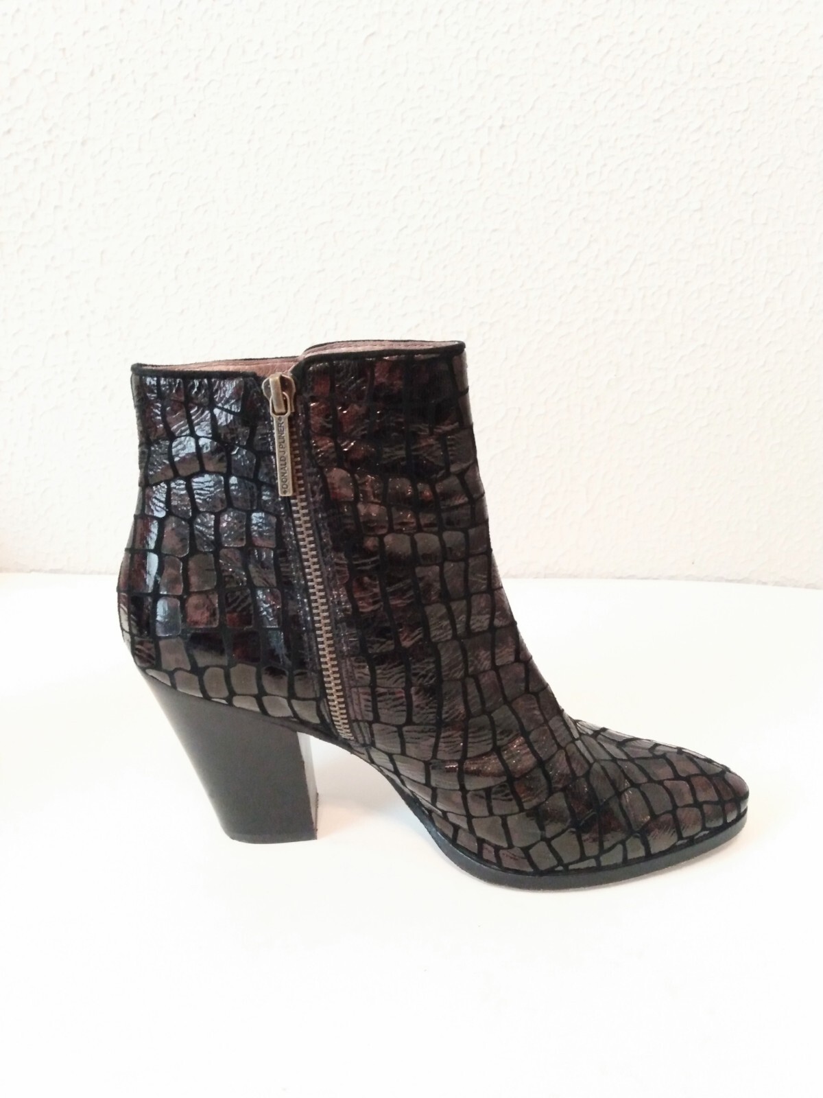 Donald J PLiner Swift Burgundy Black Croc Faux Leather Ankle 3 3/4″ Boots 9 M