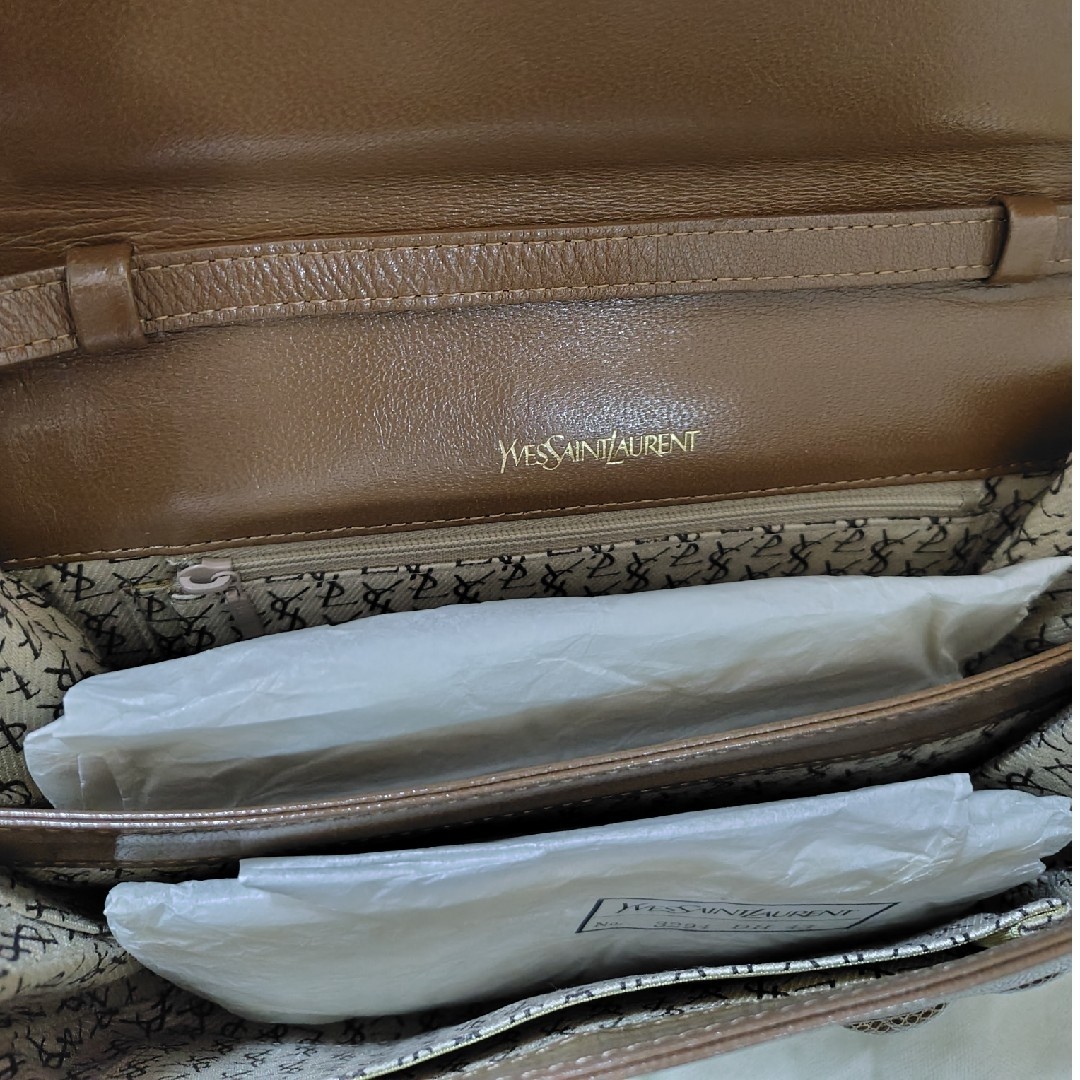 Yves Saint Laurent Lizard Leather Shoulder Bag Size: W: 9.1 × H: 7.1 in. Unused