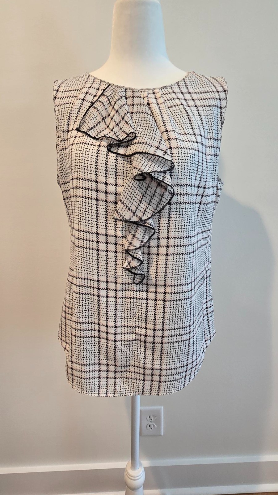 WHBM Sleeveless White Plaid Ruffle Front Top – Size 6